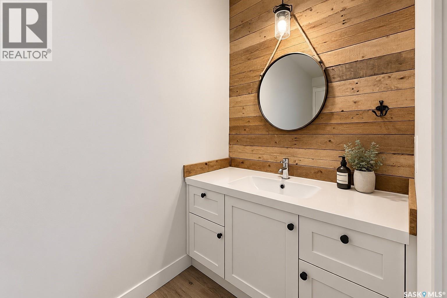 323 1st Street E Property Photo 10