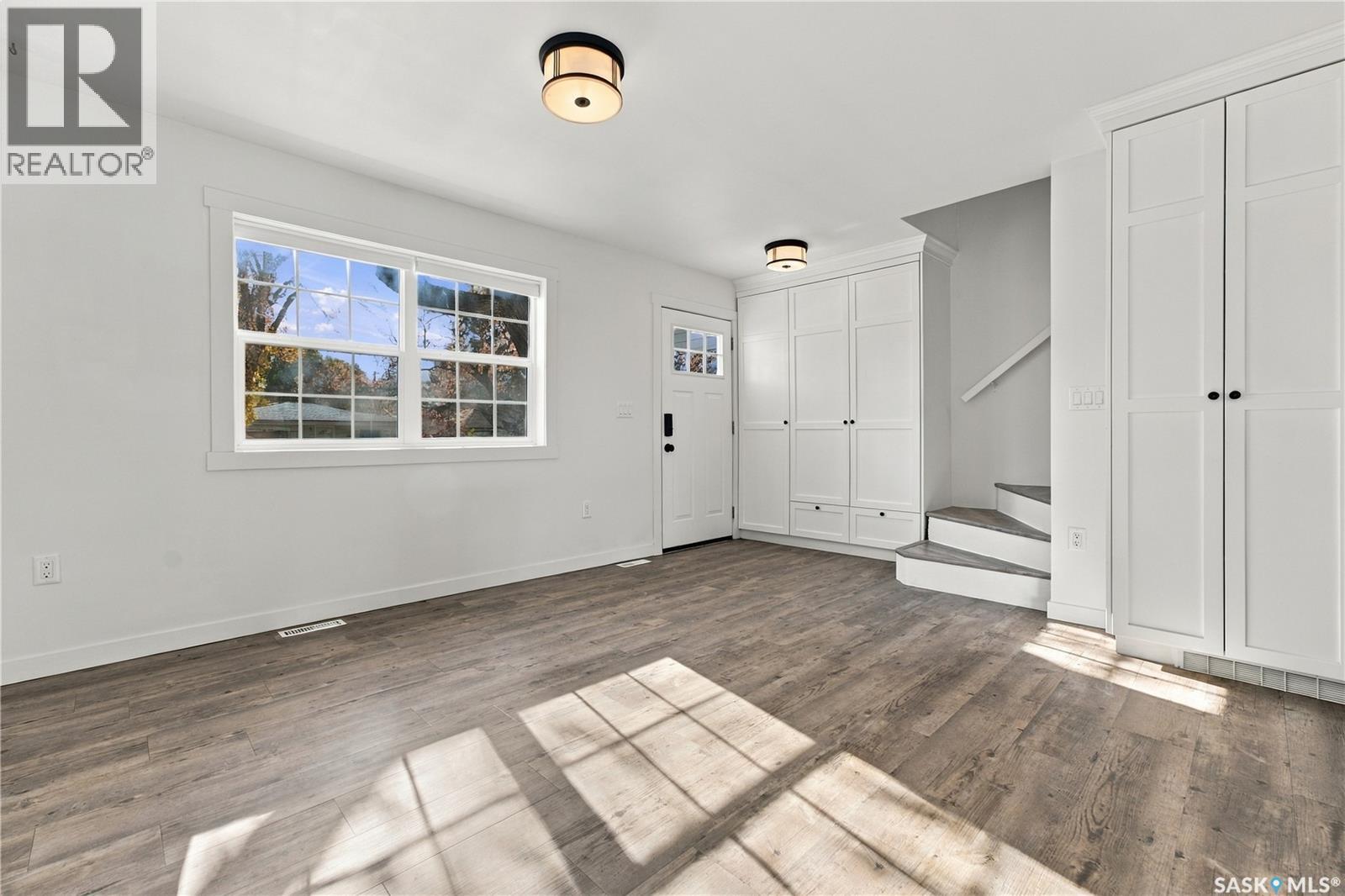 323 1st Street E Property Photo 11