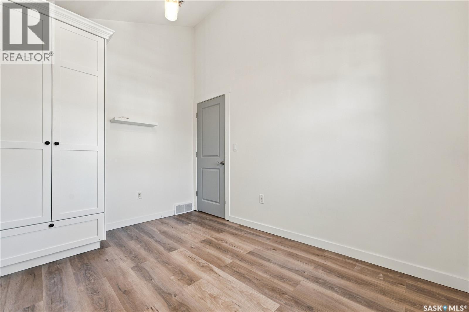 323 1st Street E Property Photo 17