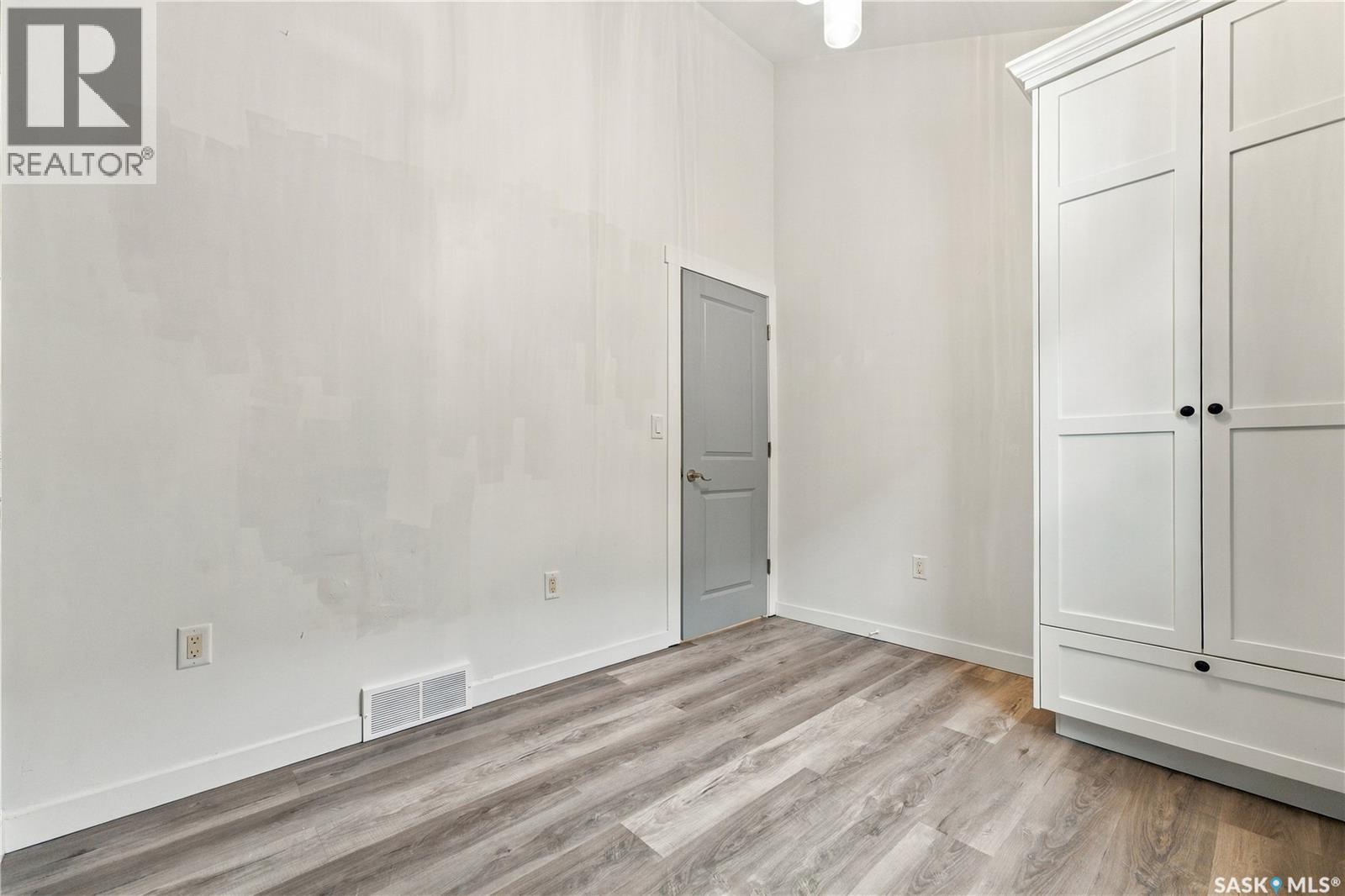 323 1st Street E Property Photo 19