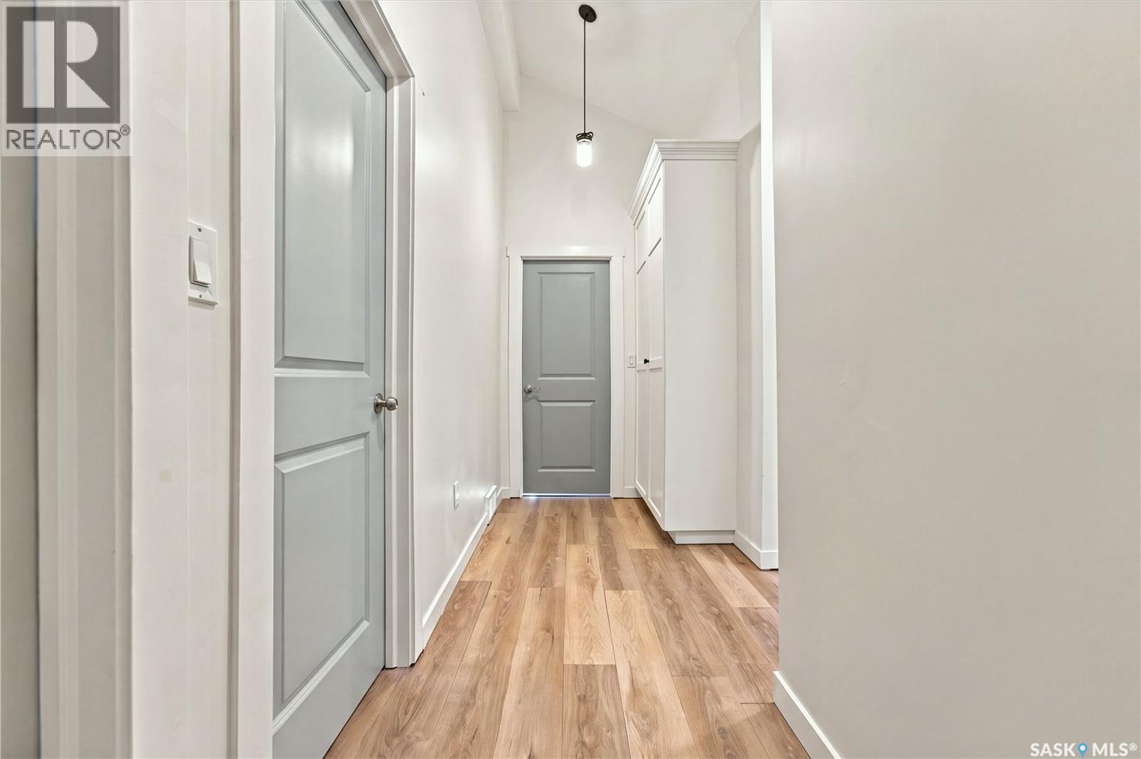 323 1st Street E Property Photo 21