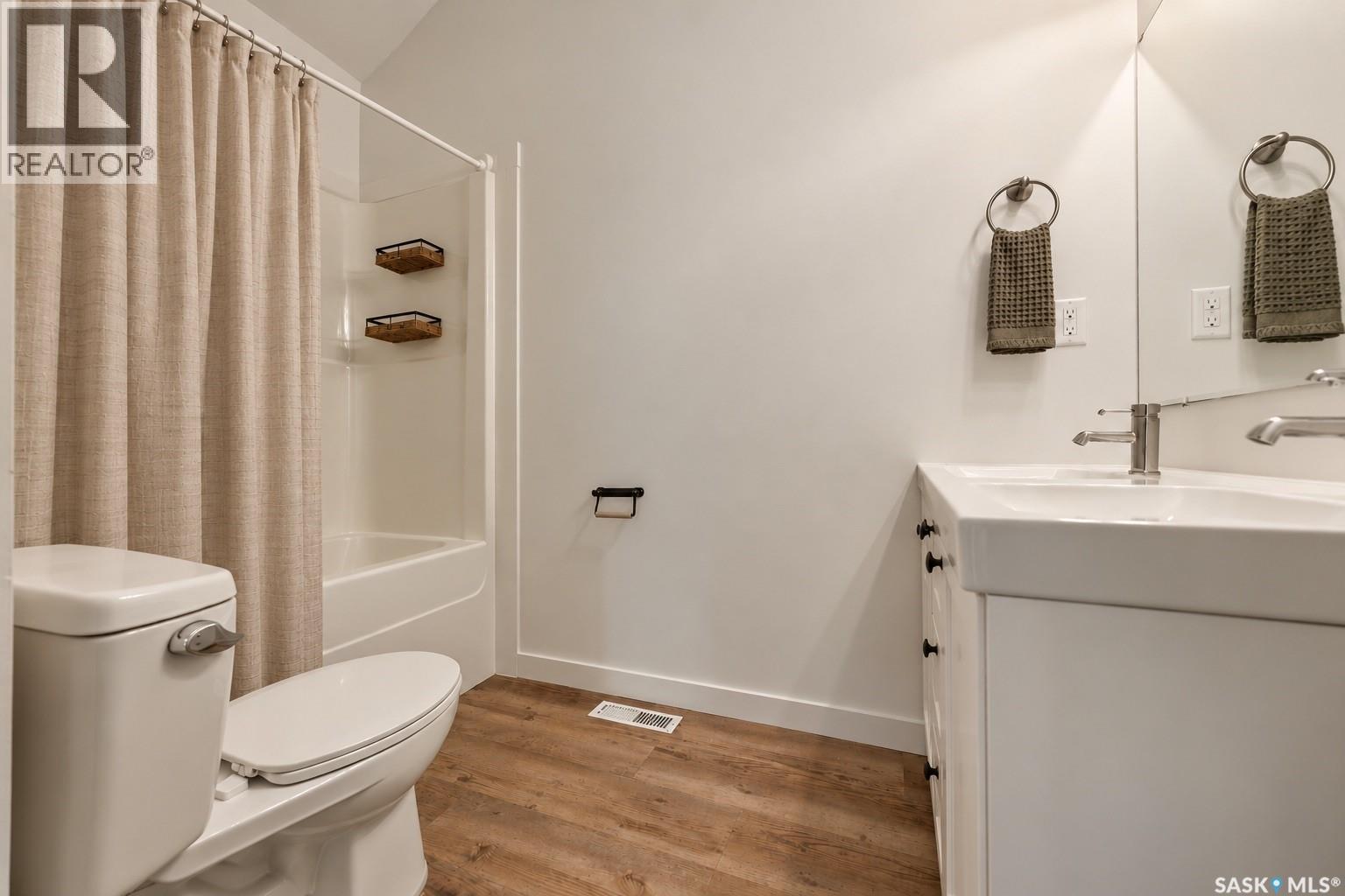 323 1st Street E Property Photo 22