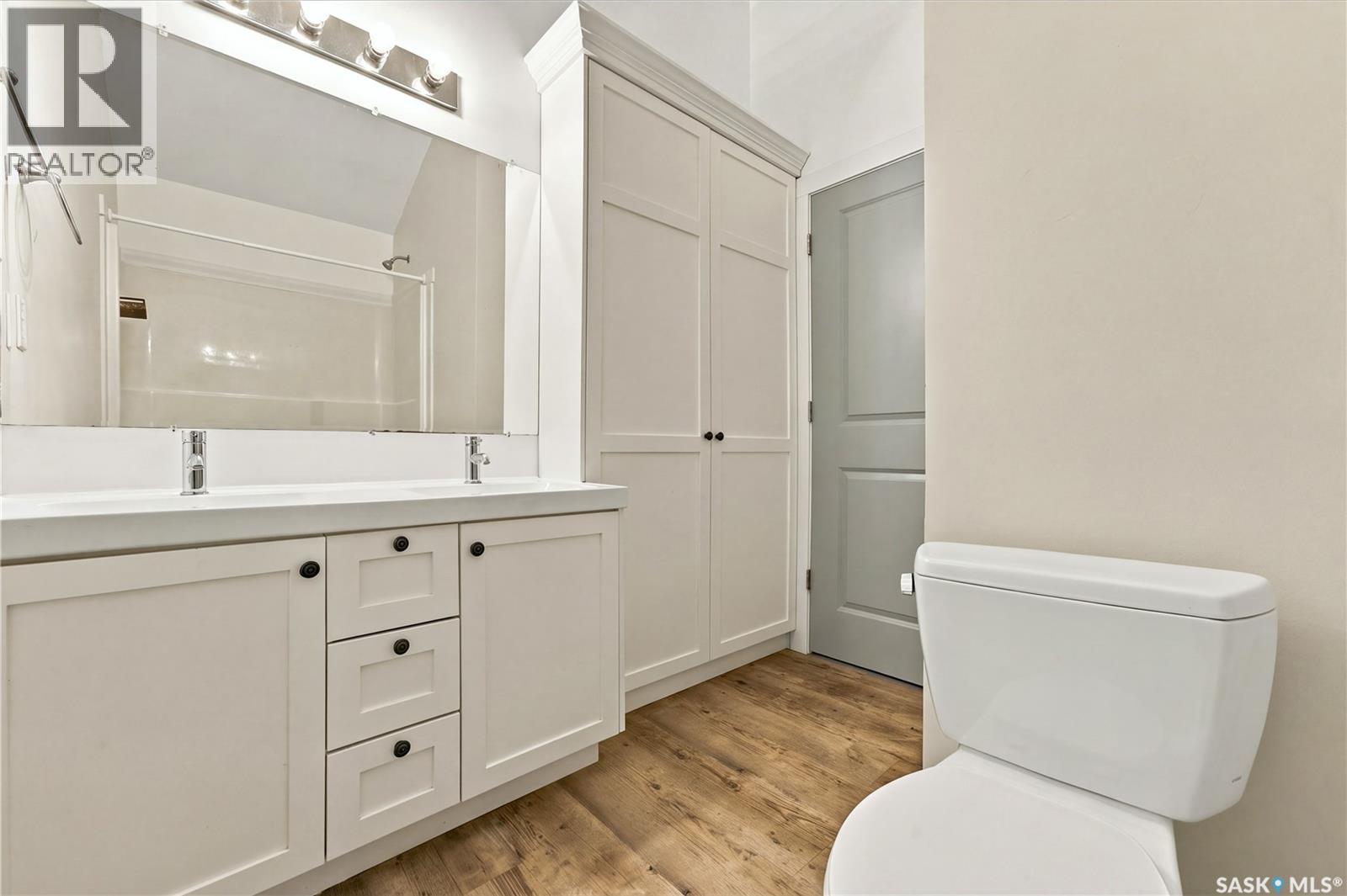 323 1st Street E Property Photo 23