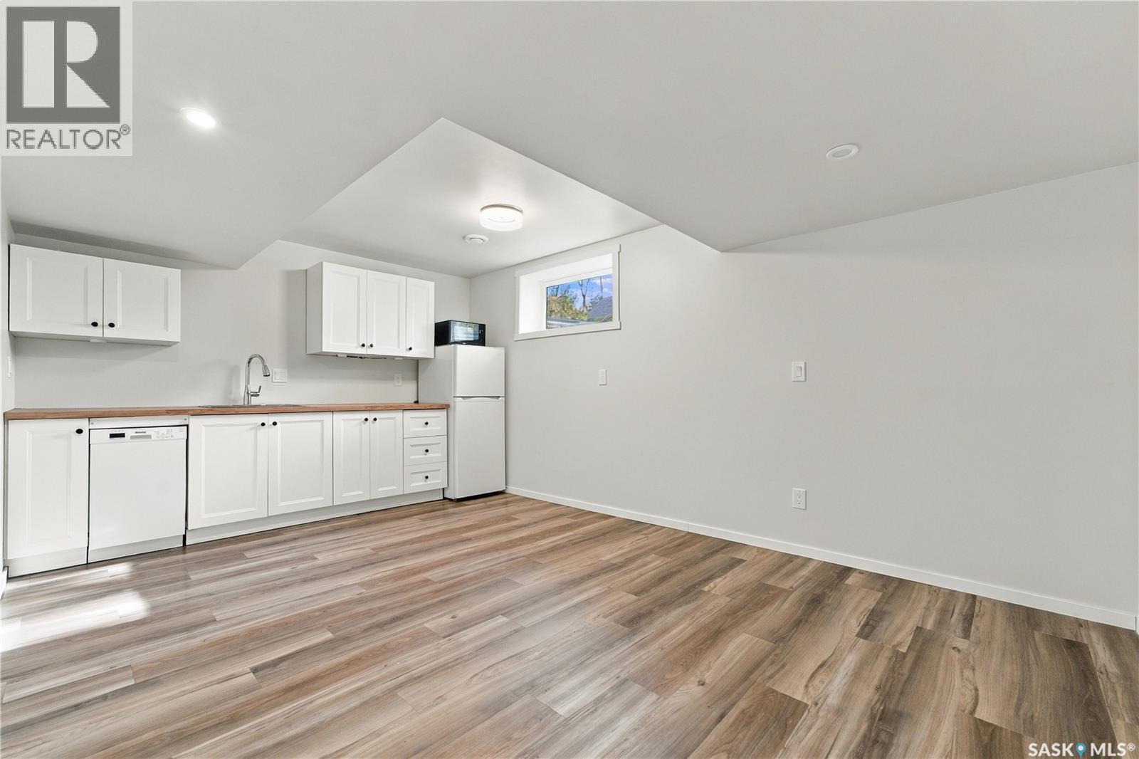 323 1st Street E Property Photo 25