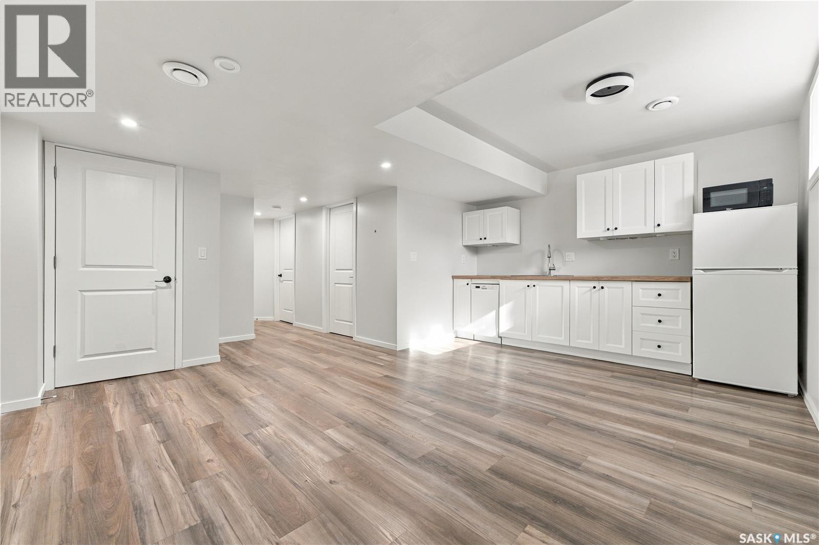 323 1st Street E Property Photo 26