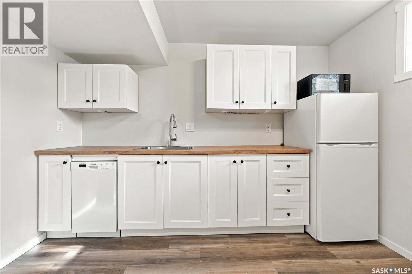 323 1st Street E Property Photo 28