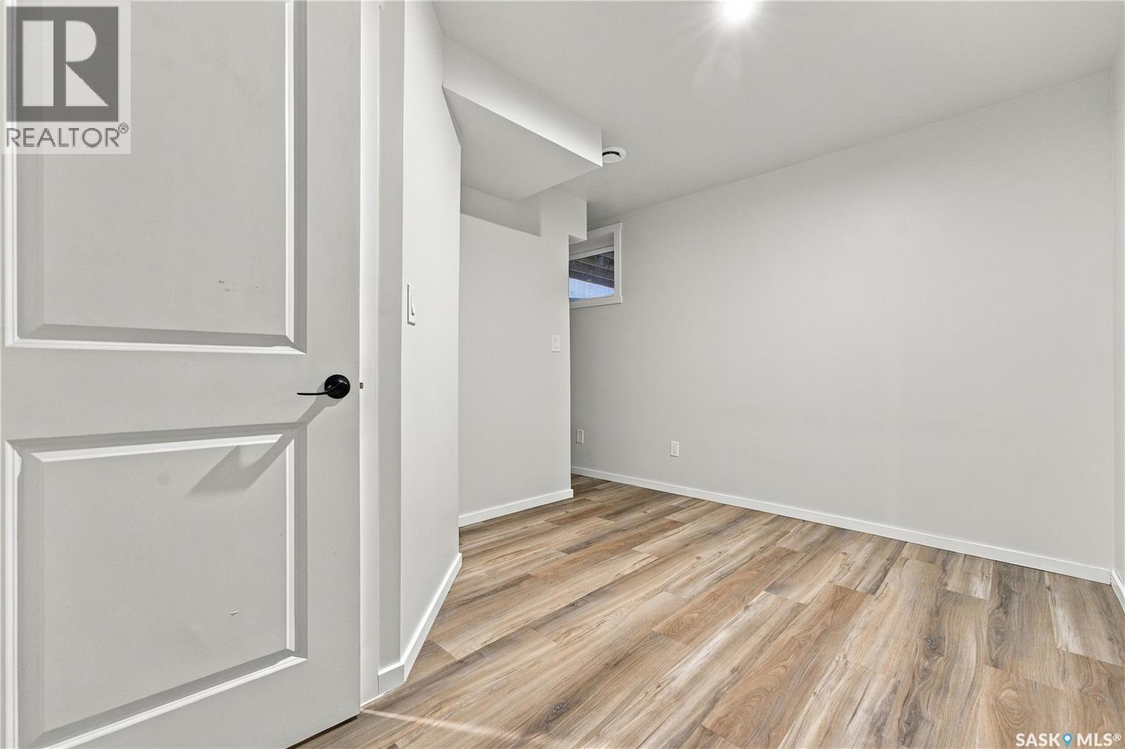 323 1st Street E Property Photo 31