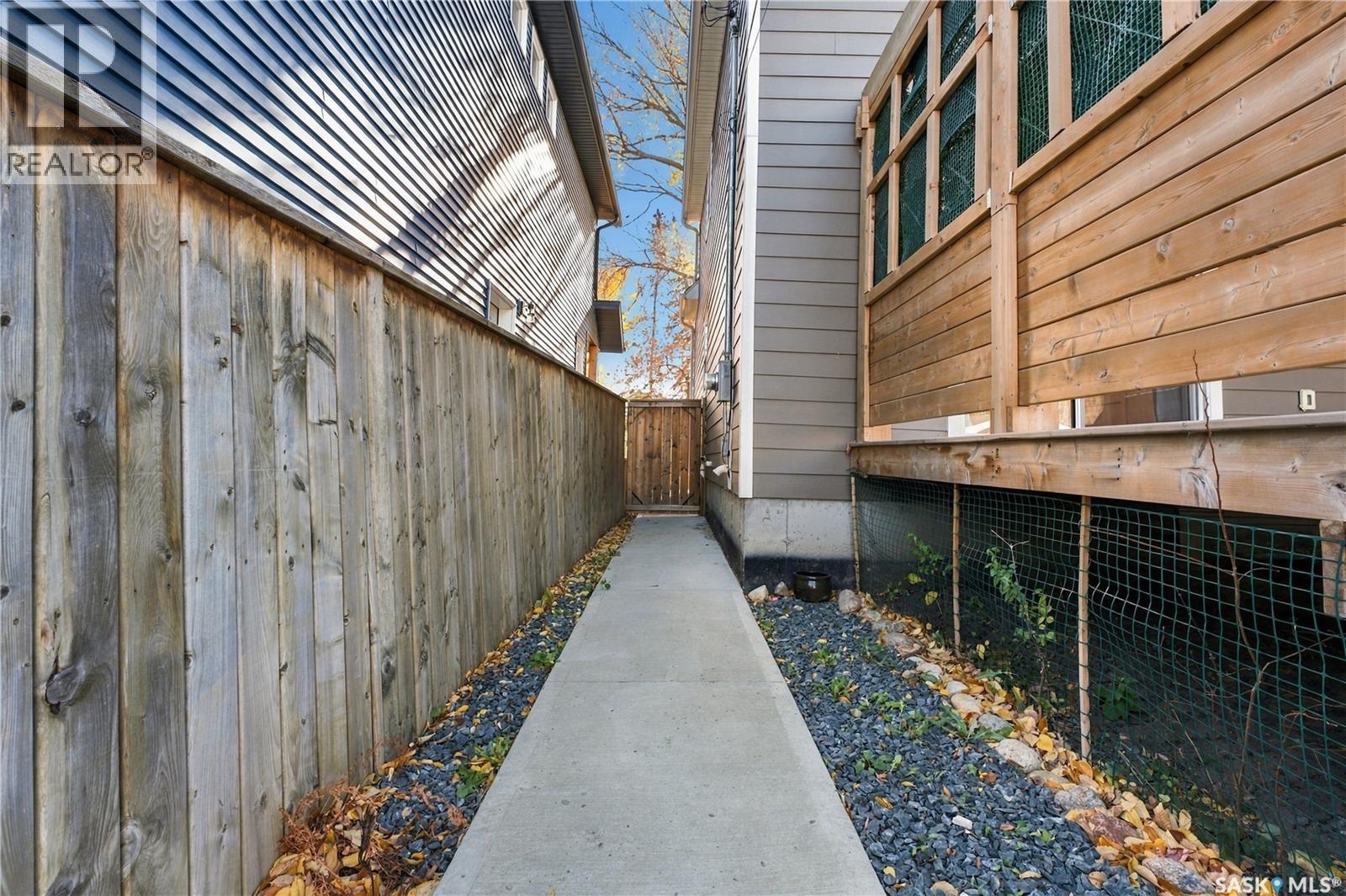 323 1st Street E Property Photo 38