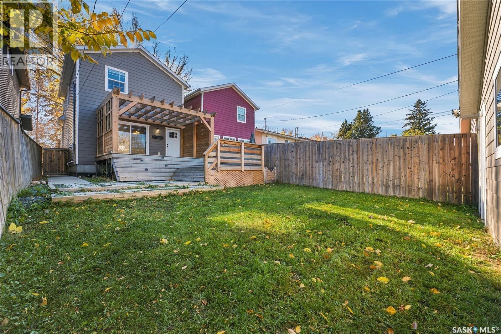 323 1st Street E Property Photo 39