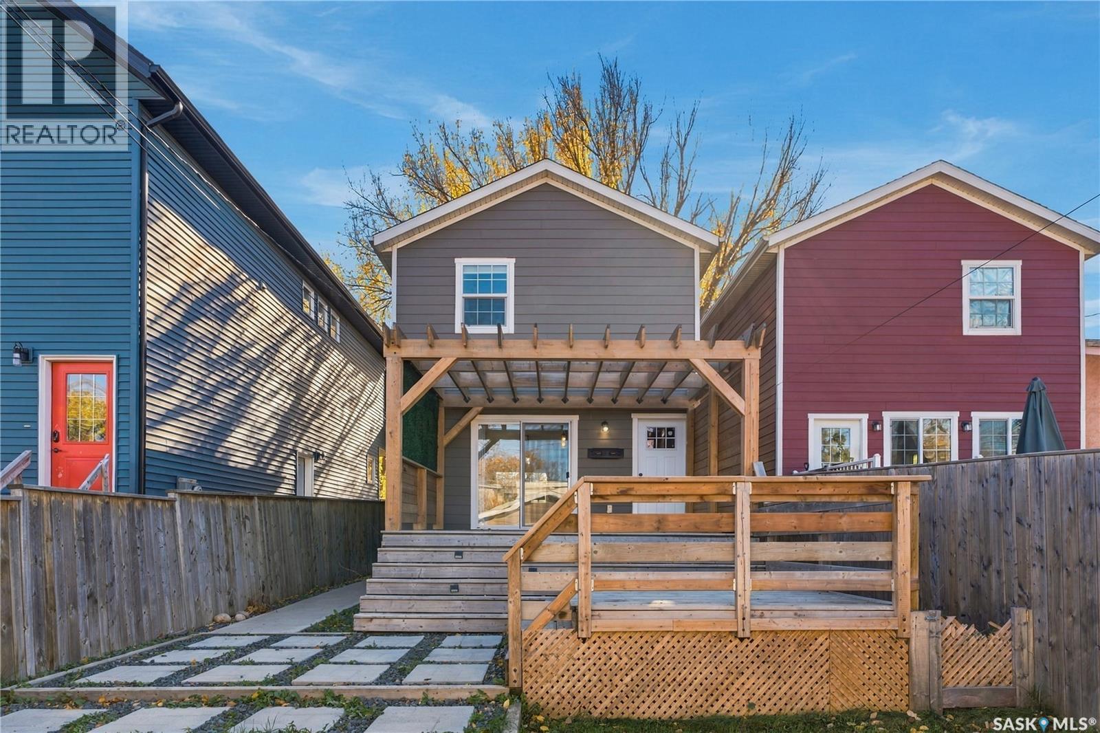 323 1st Street E Property Photo 40