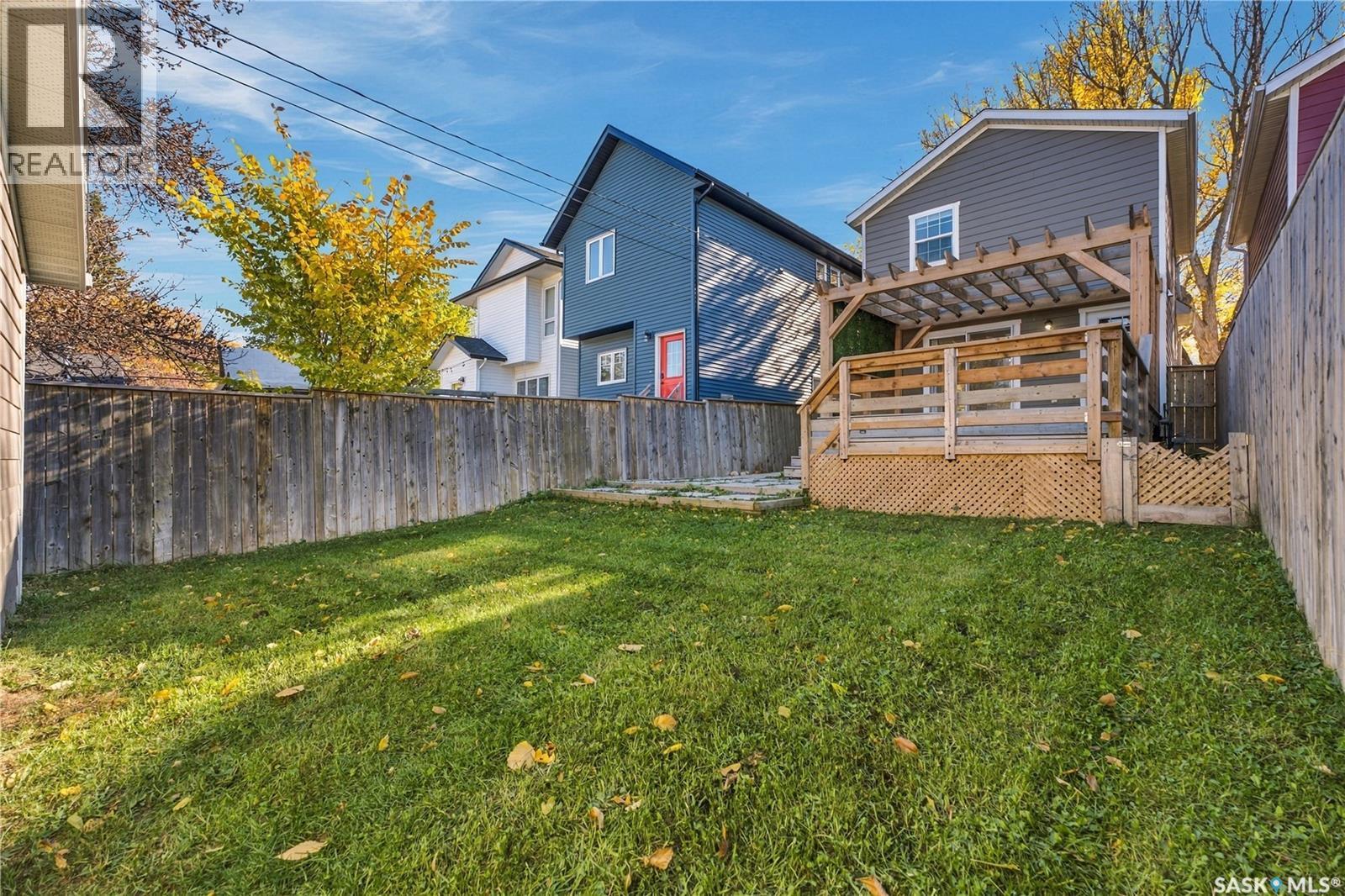 323 1st Street E Property Photo 41