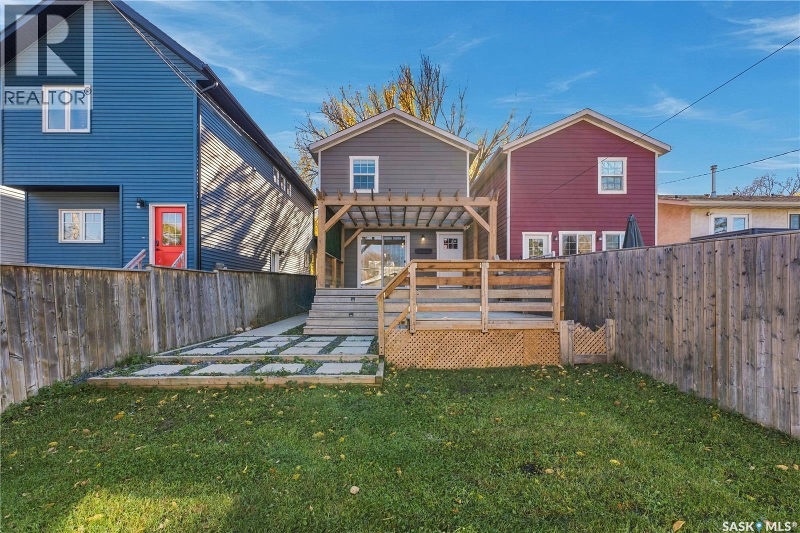 323 1st Street E Property Photo 42