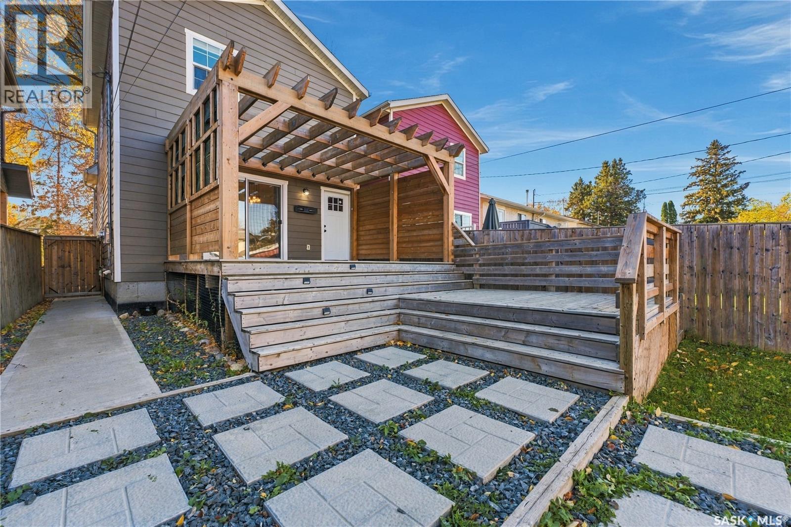 323 1st Street E Property Photo 43