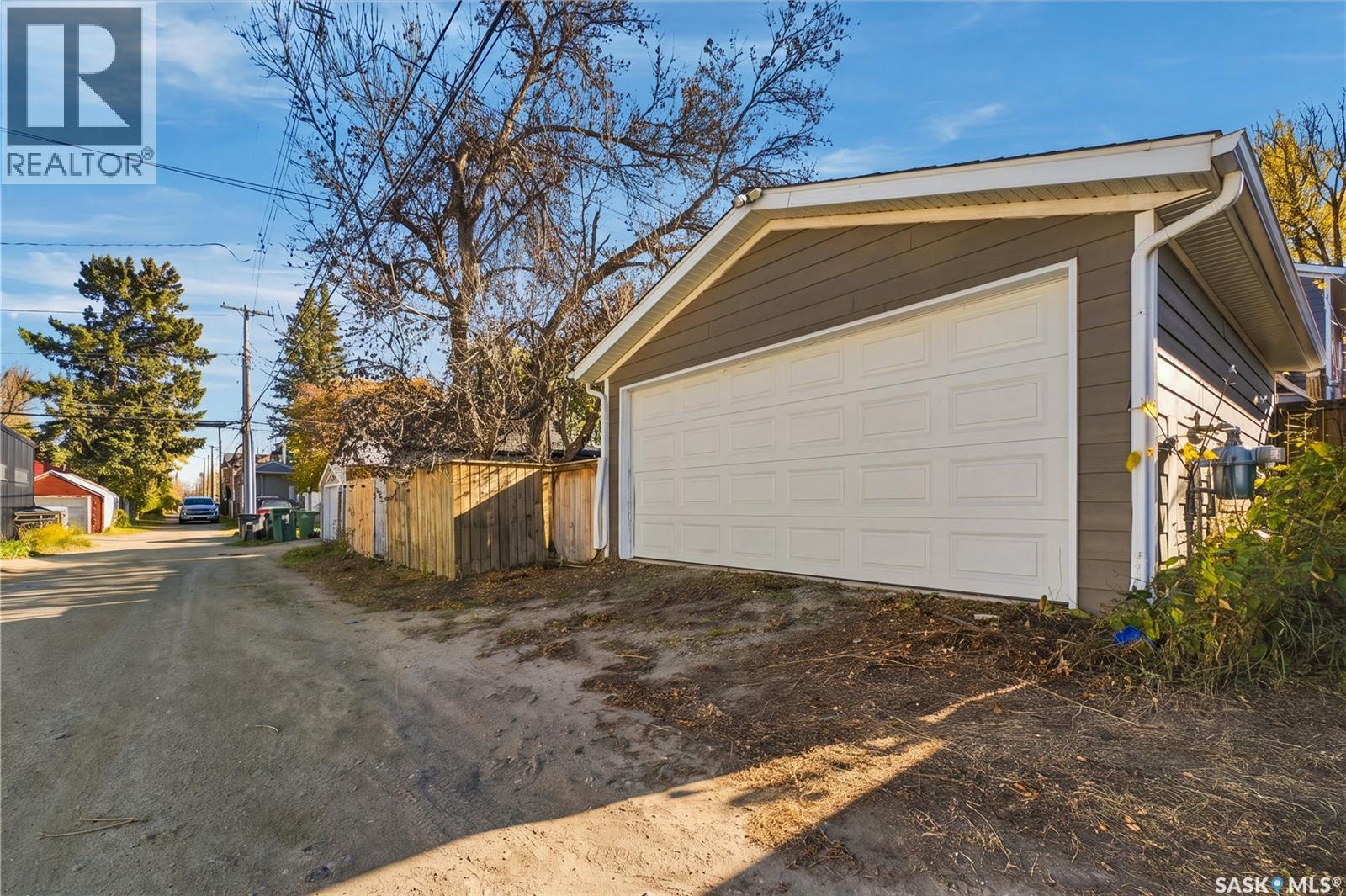 323 1st Street E Property Photo 47