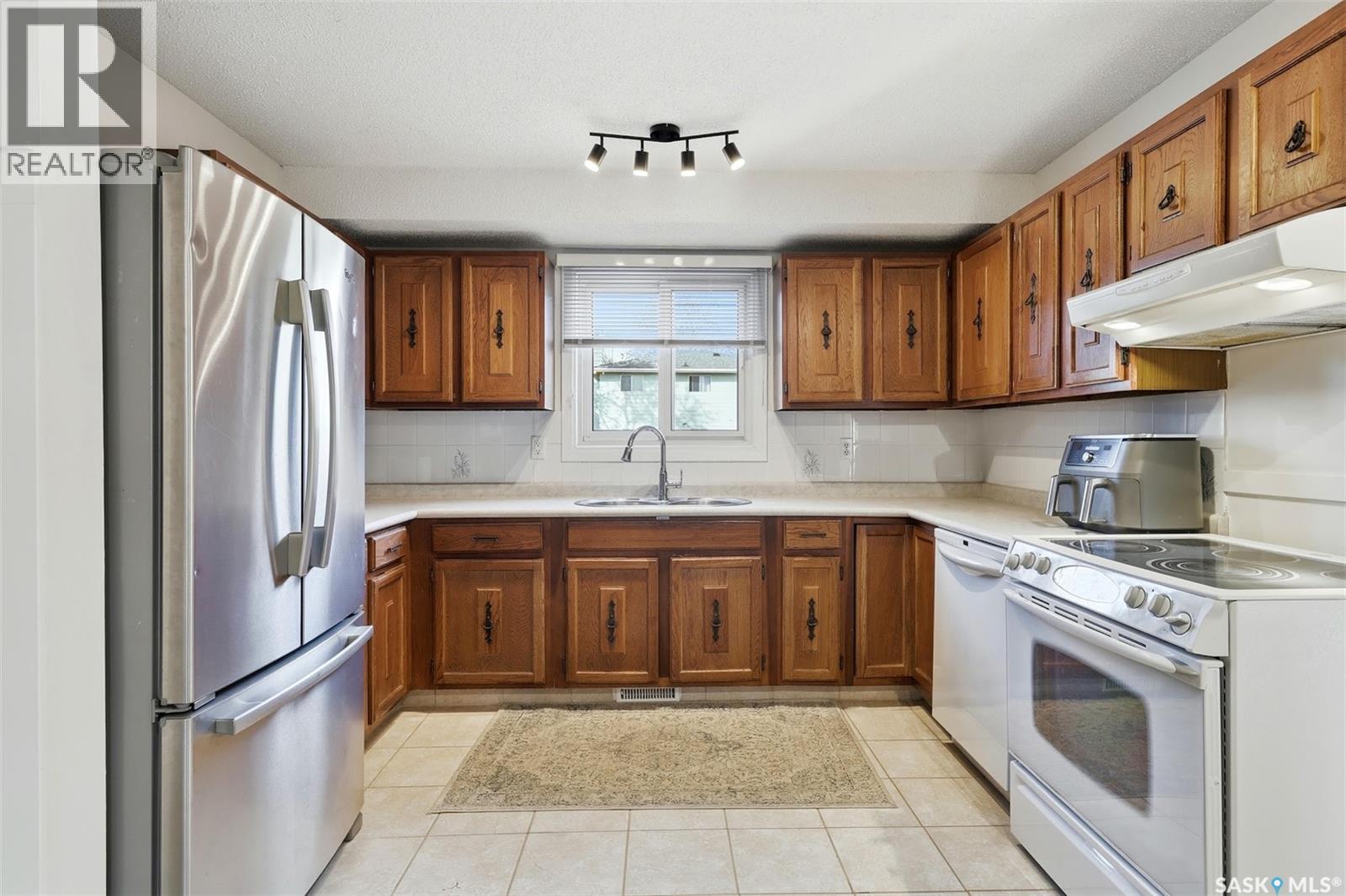 94 Andre Avenue Property Photo 8
