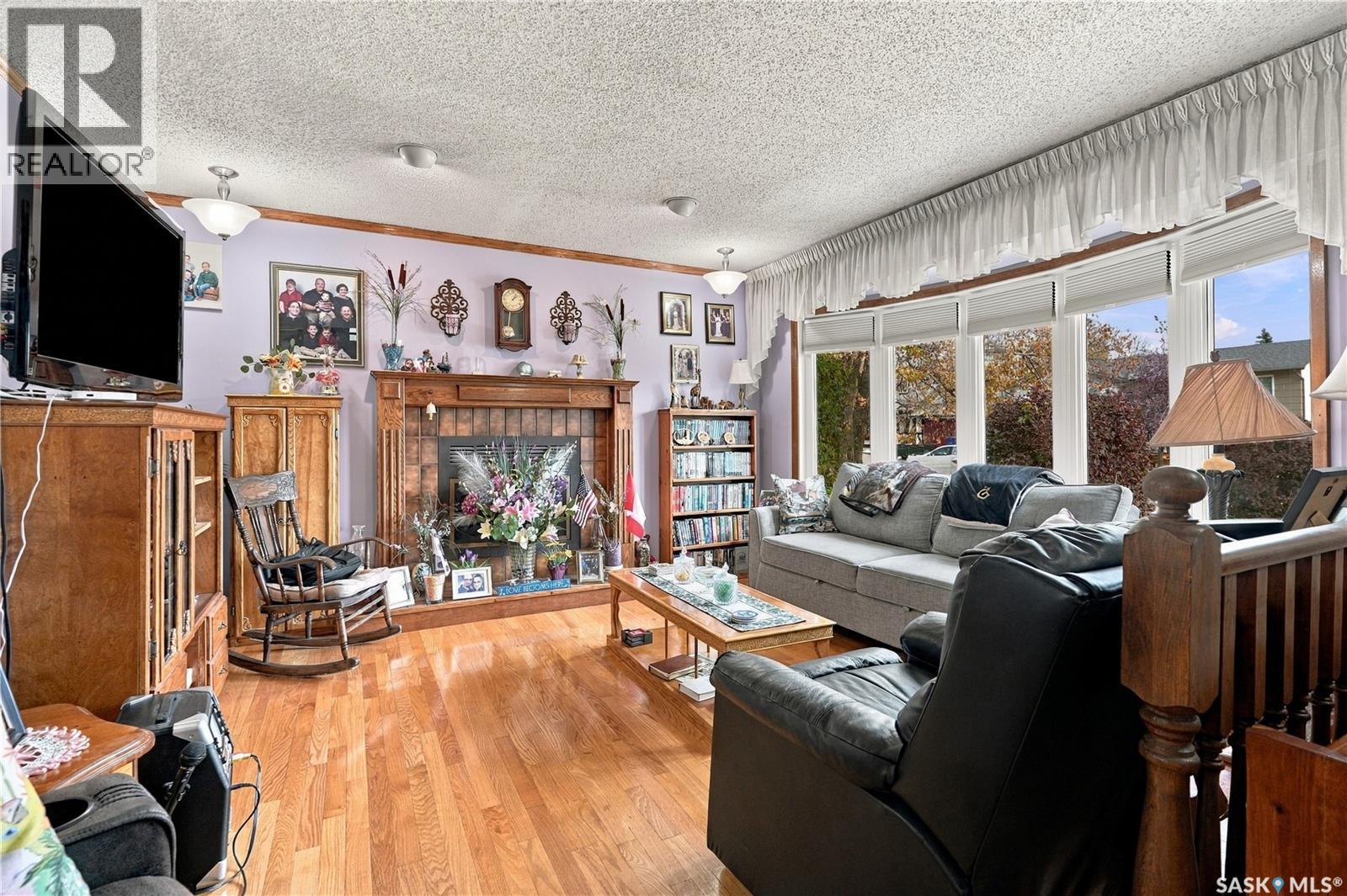 374 Thain Crescent Property Photo 4