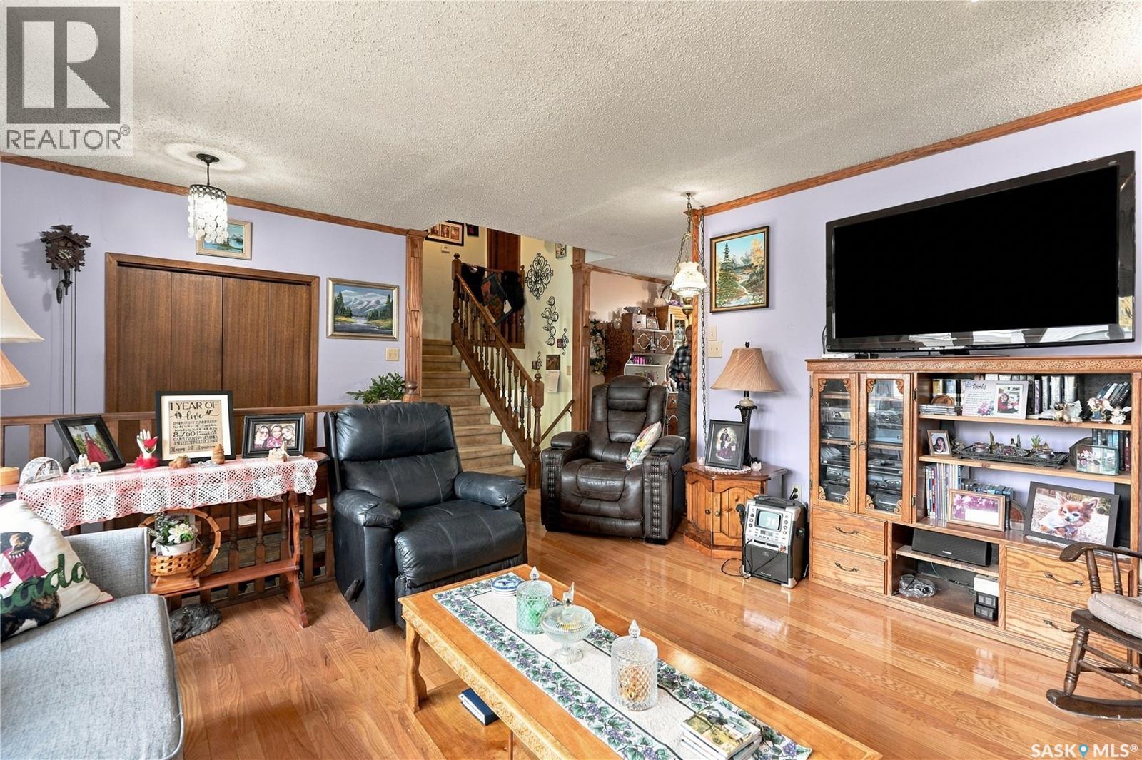 374 Thain Crescent Property Photo 6