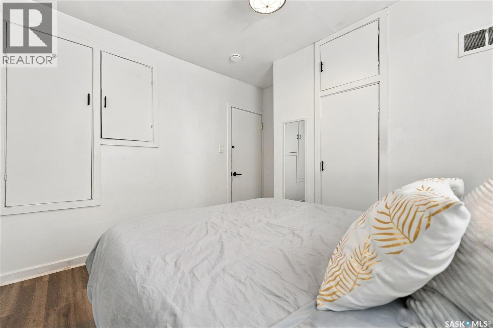 1116 12th Street E Property Photo 8