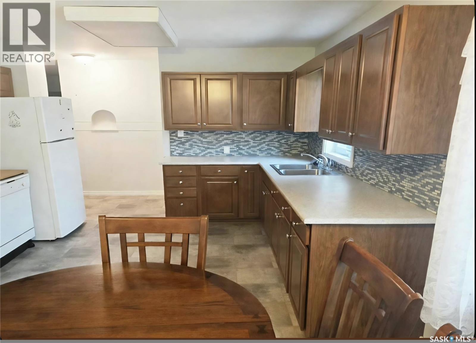 805 4th Street E Property Photo 3