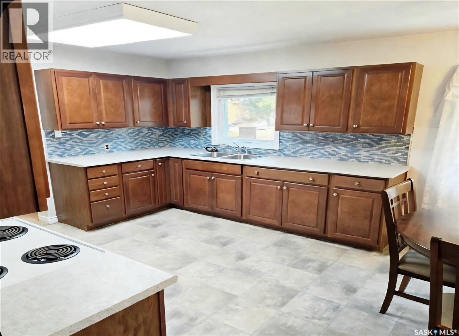 805 4th Street E Property Photo 4