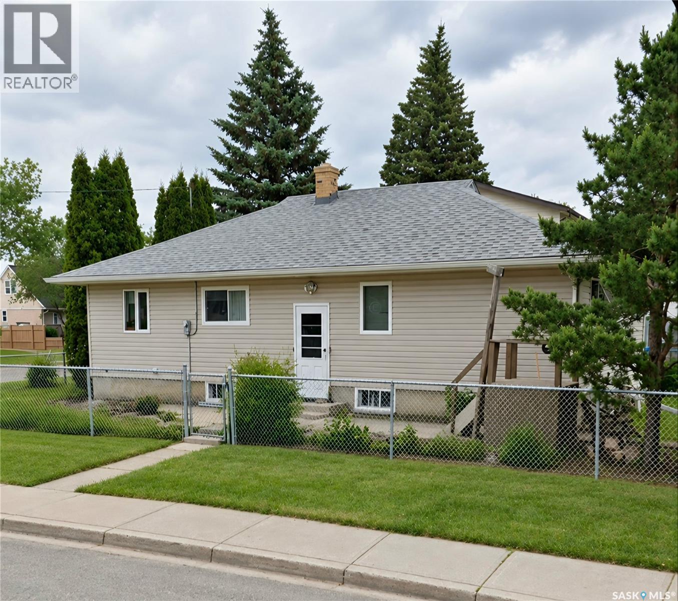 805 4th Street E Property Photo 10
