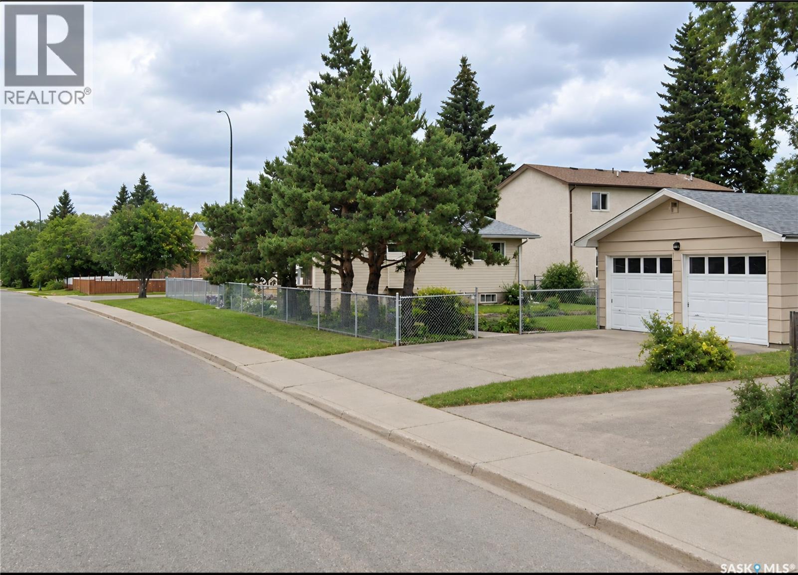 805 4th Street E Property Photo 11