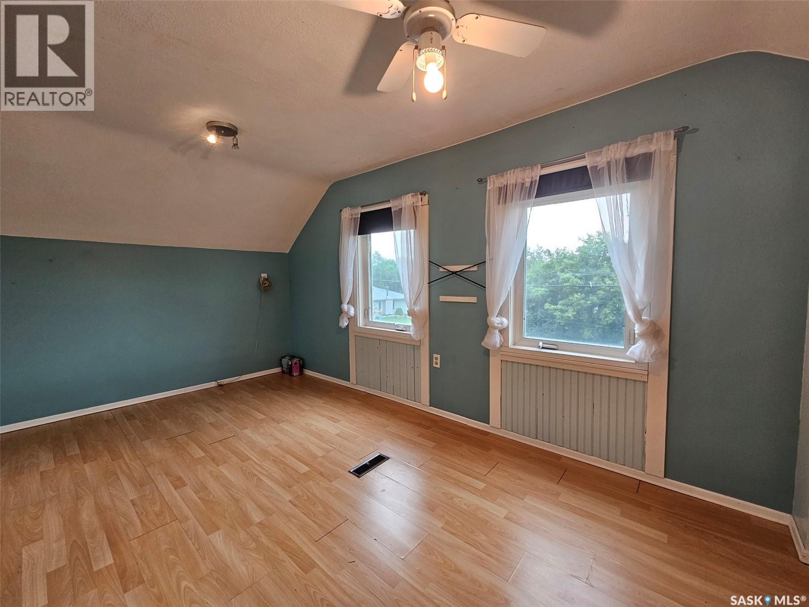 218 7th Street W Property Photo 2