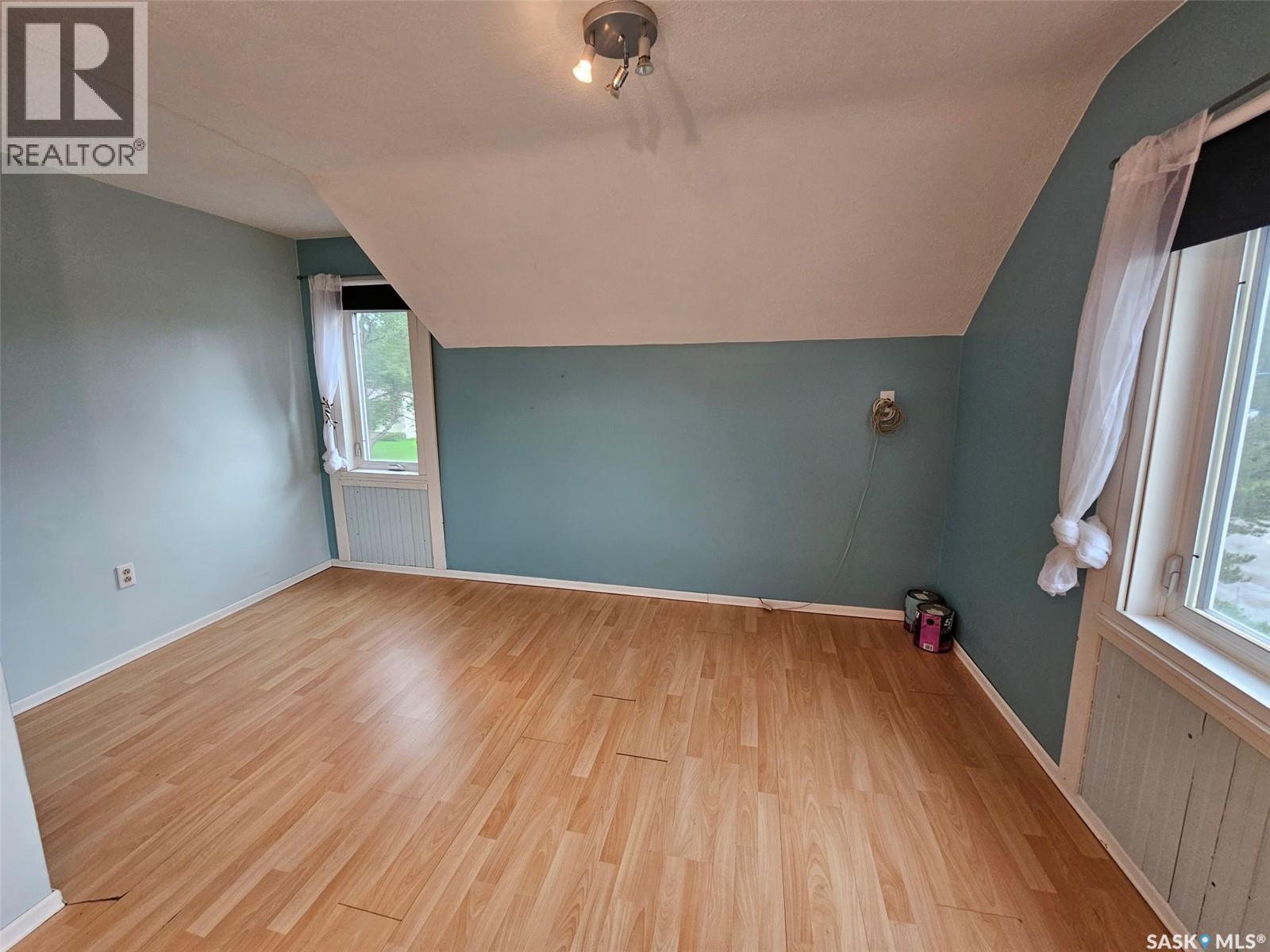 218 7th Street W Property Photo 3