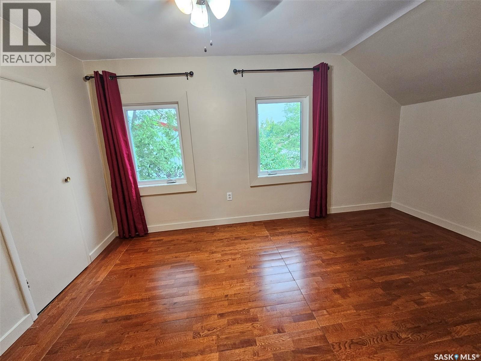 218 7th Street W Property Photo 4