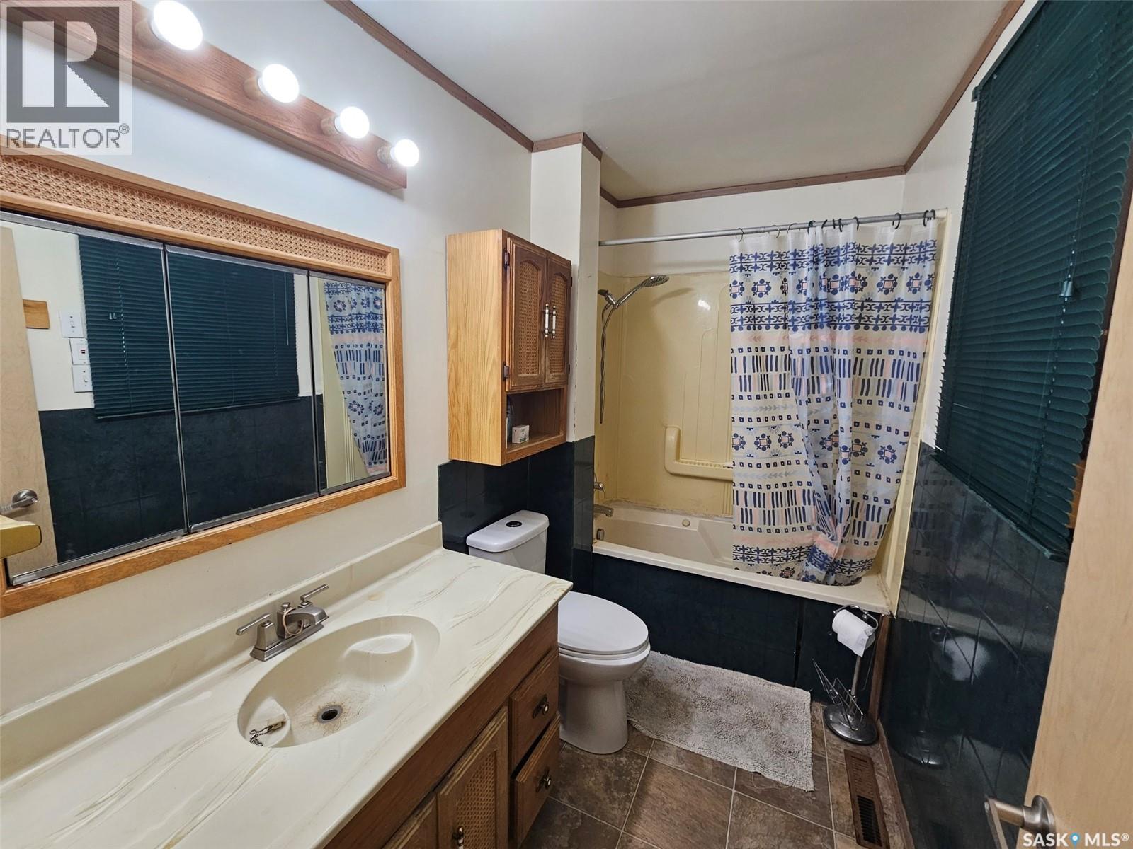 218 7th Street W Property Photo 5