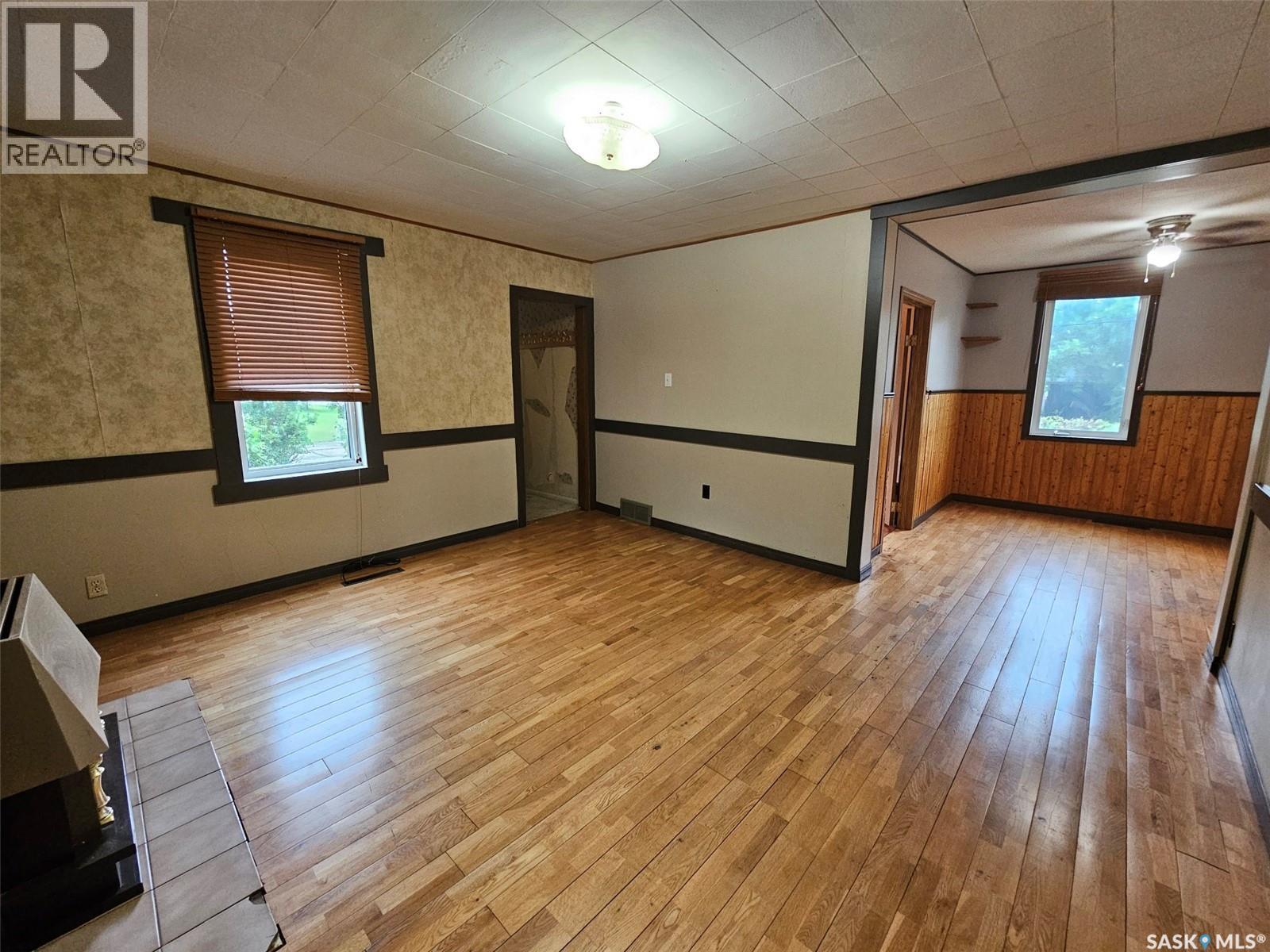 218 7th Street W Property Photo 6