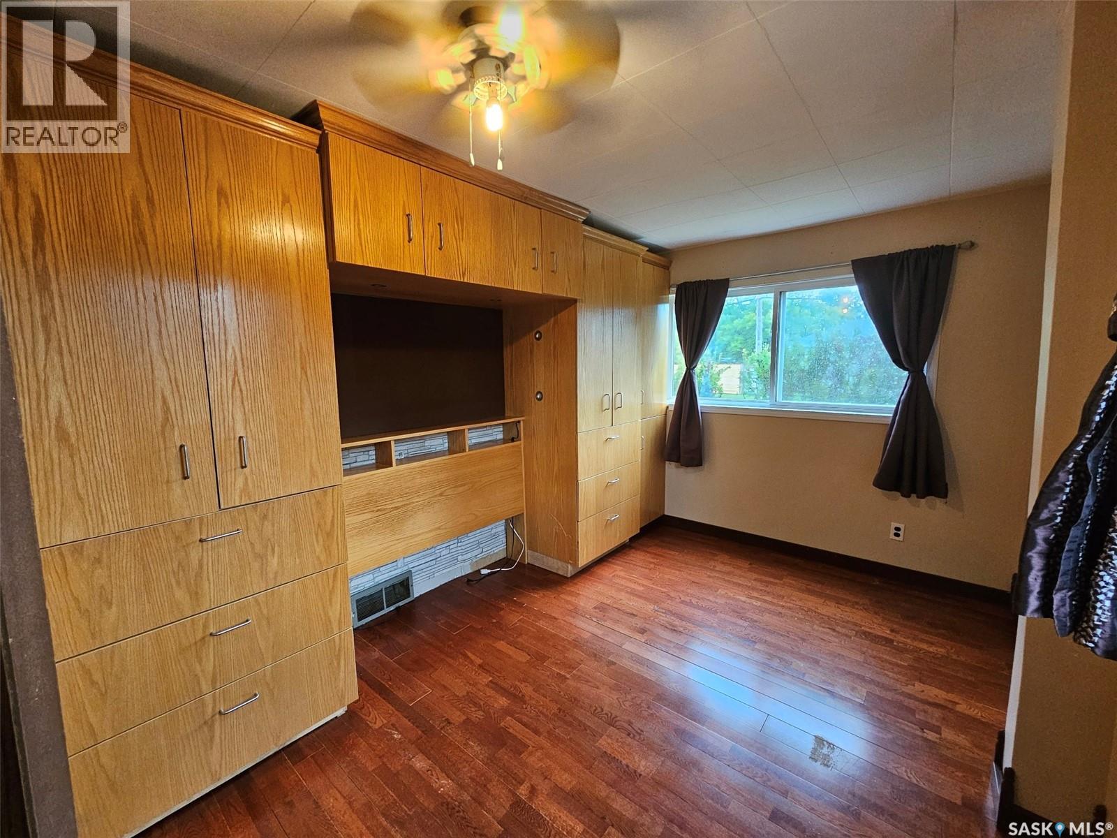 218 7th Street W Property Photo 7
