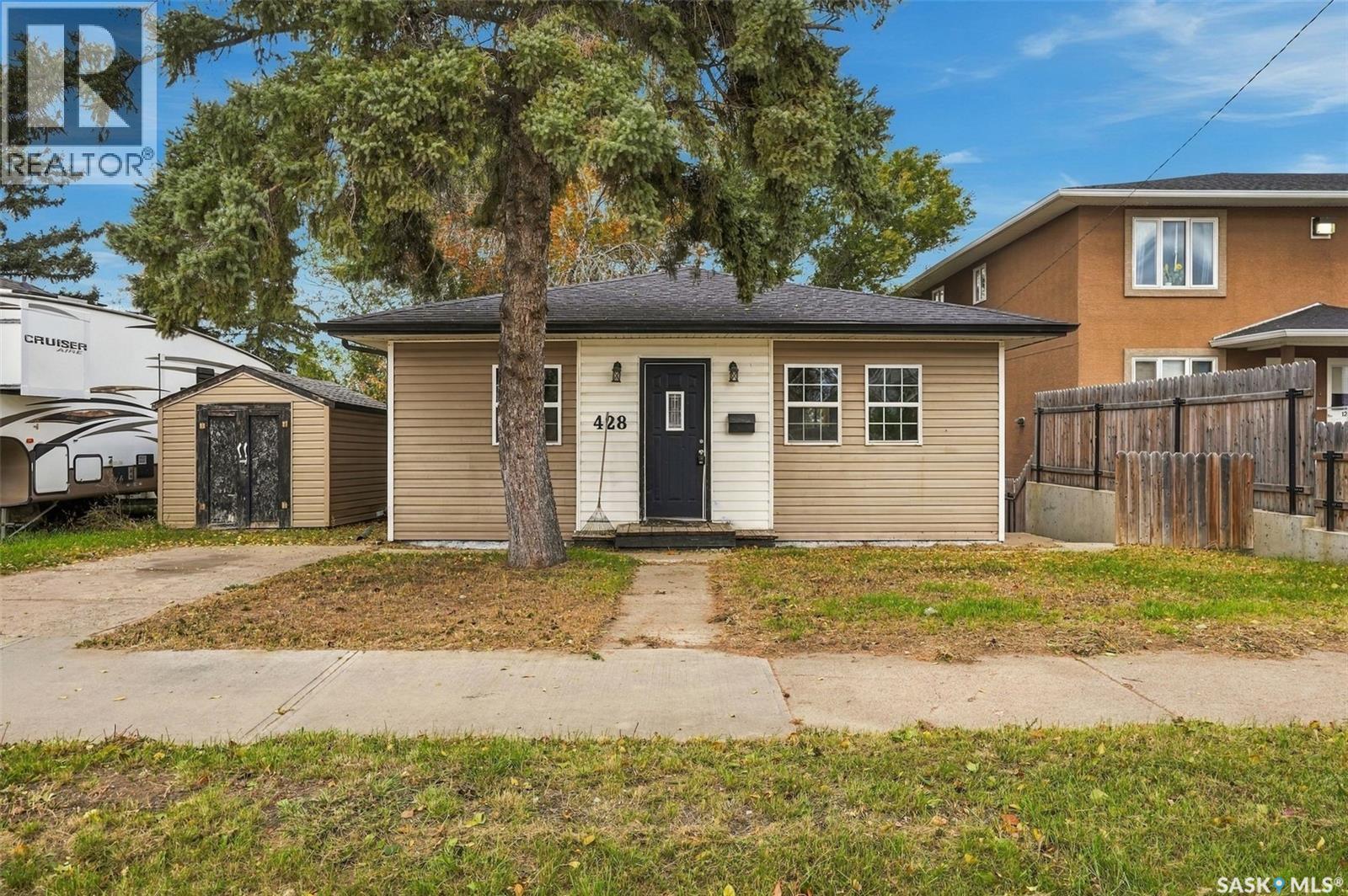 428 Home STREET W Property Photo 1