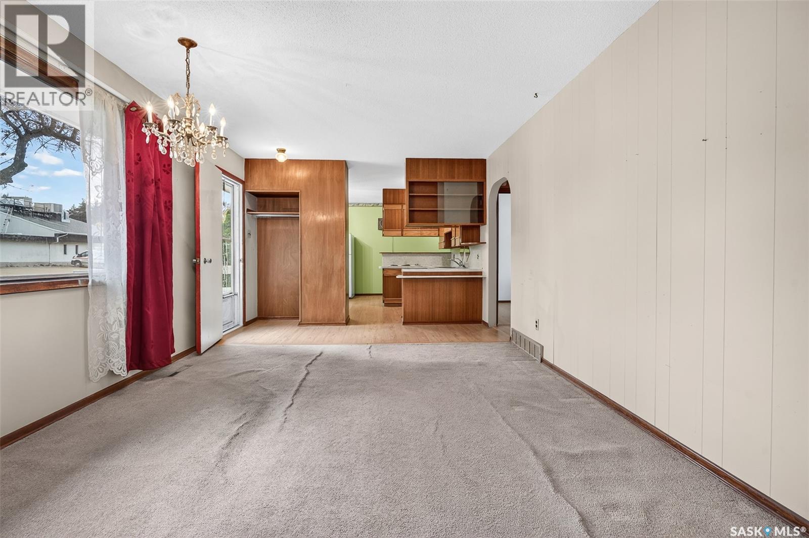 842 Grandview Street W Property Photo 10