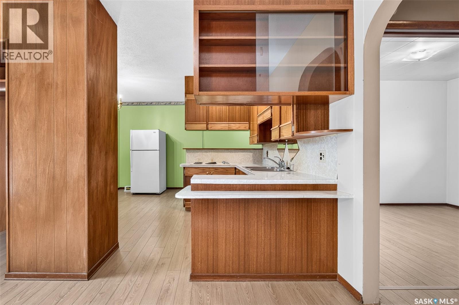 842 Grandview Street W Property Photo 11