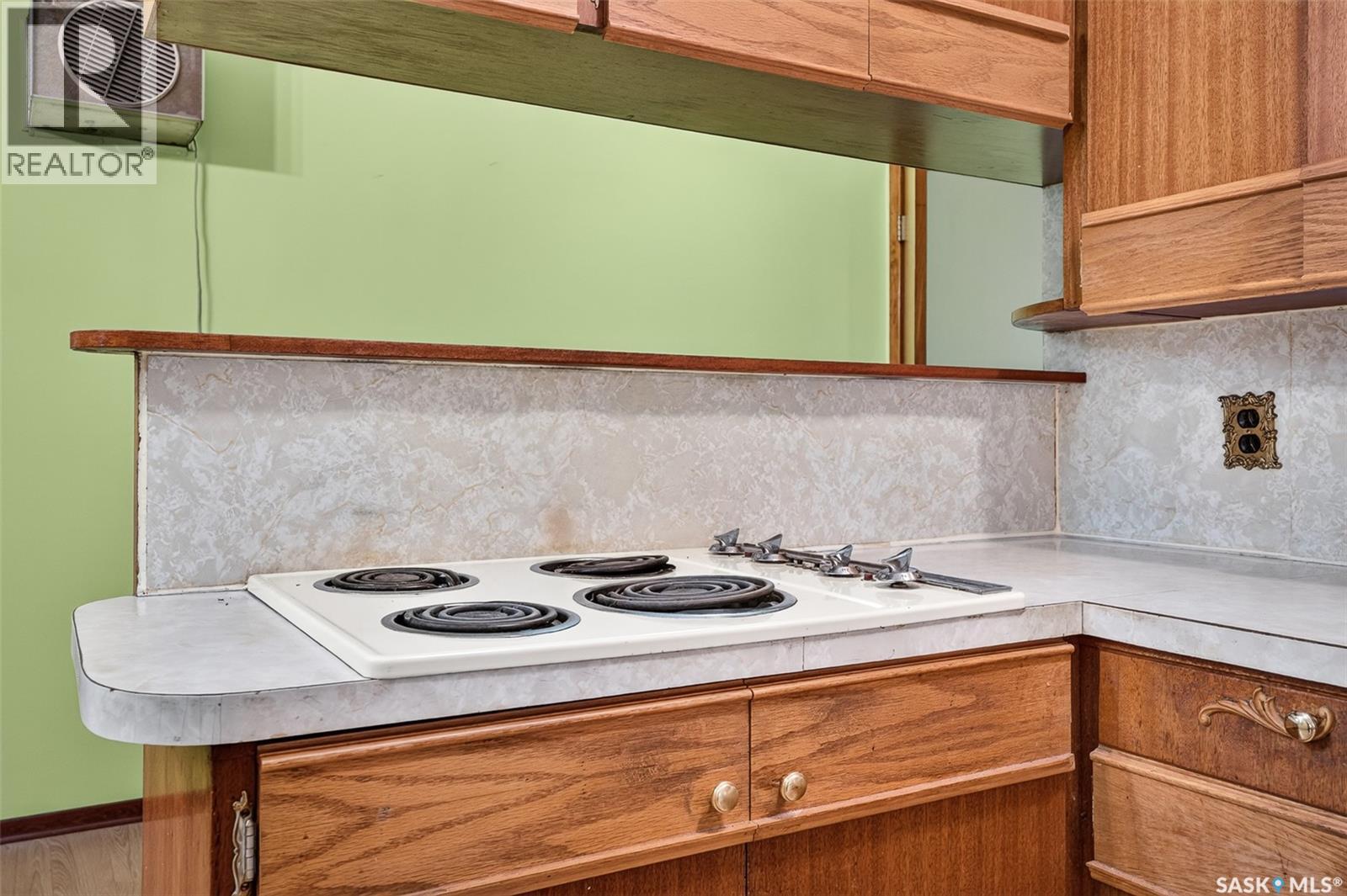 842 Grandview Street W Property Photo 14