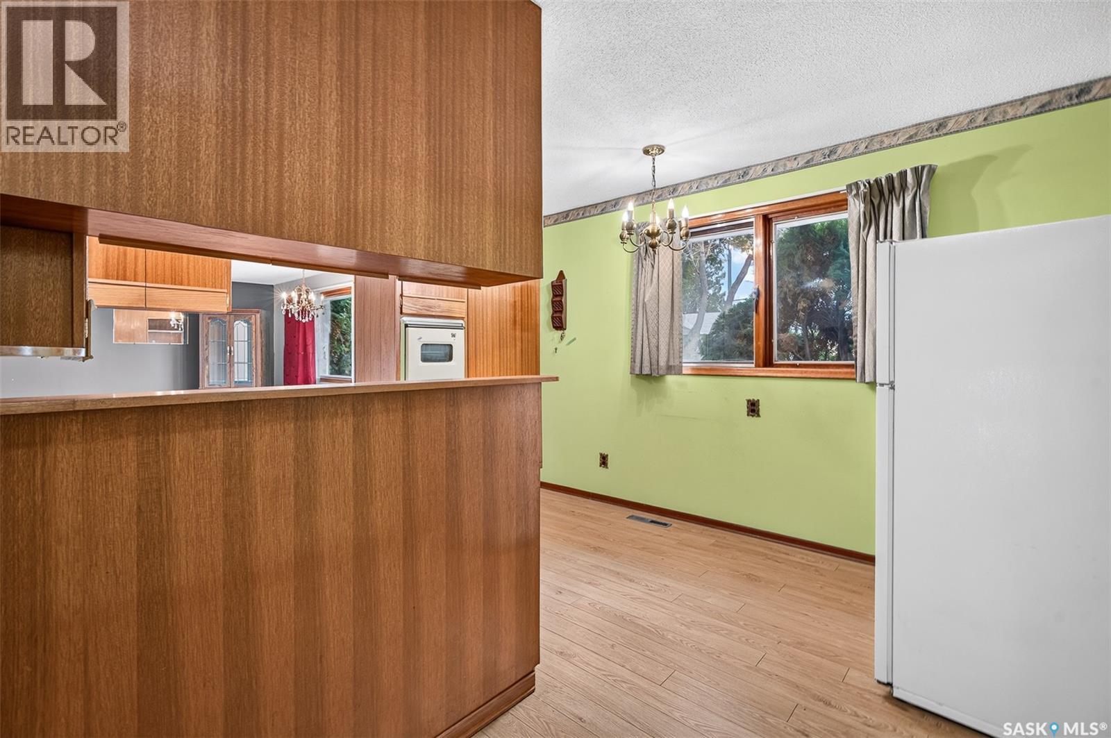 842 Grandview Street W Property Photo 22