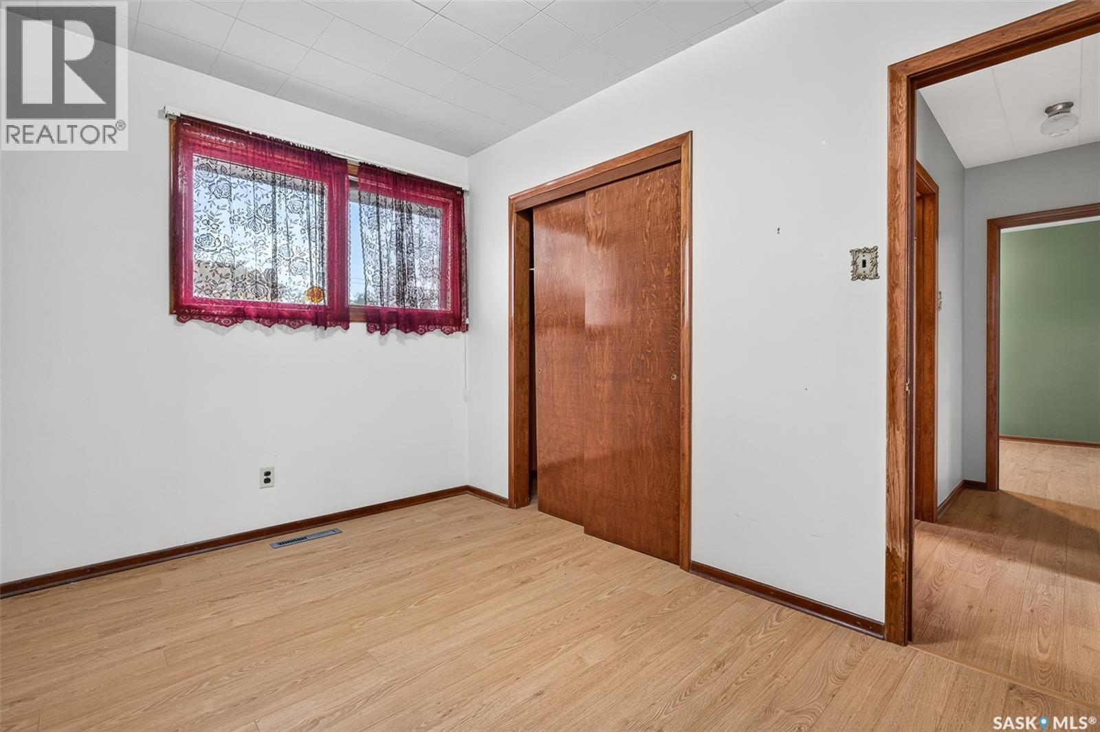 842 Grandview Street W Property Photo 28