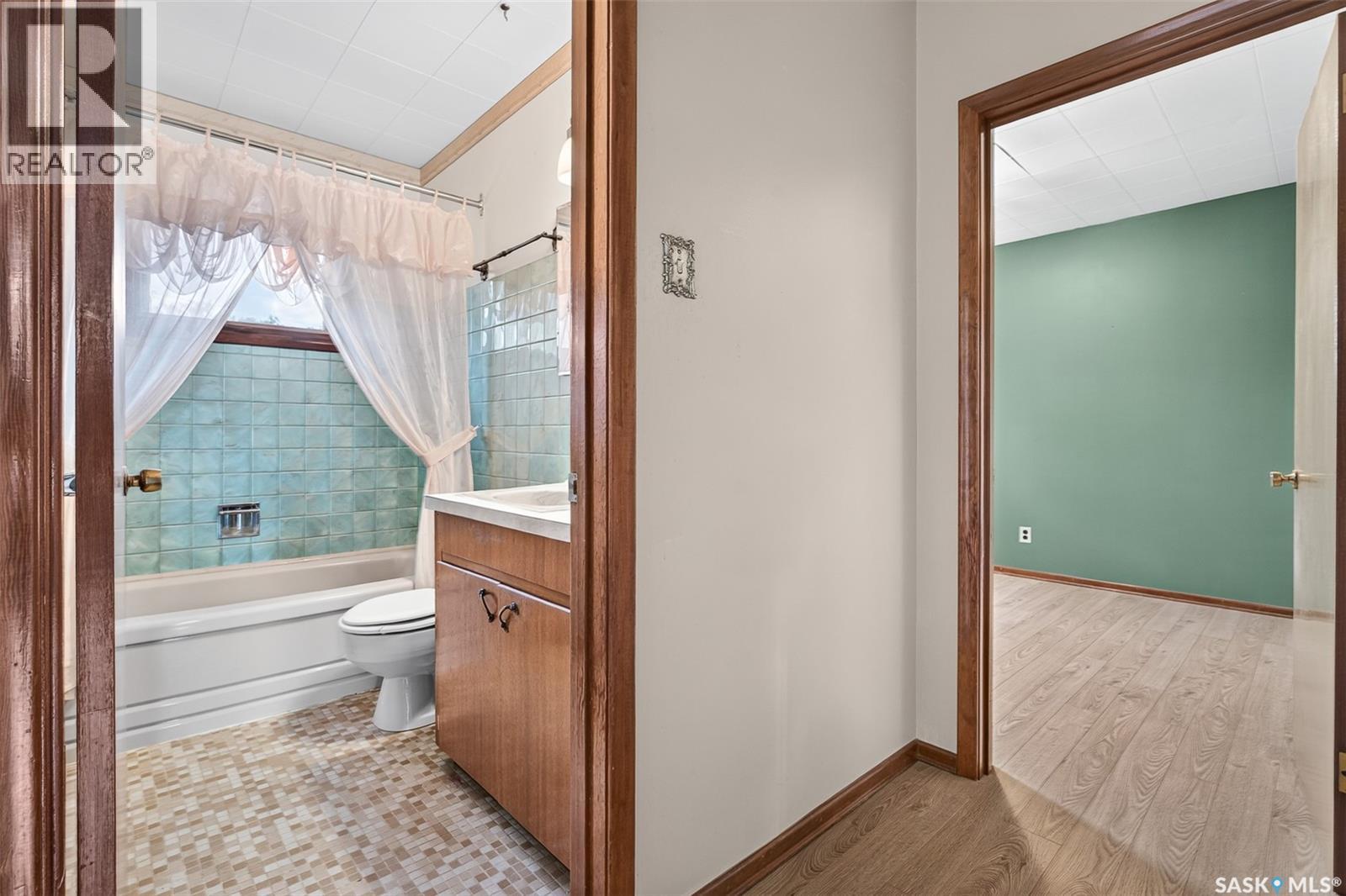 842 Grandview Street W Property Photo 29