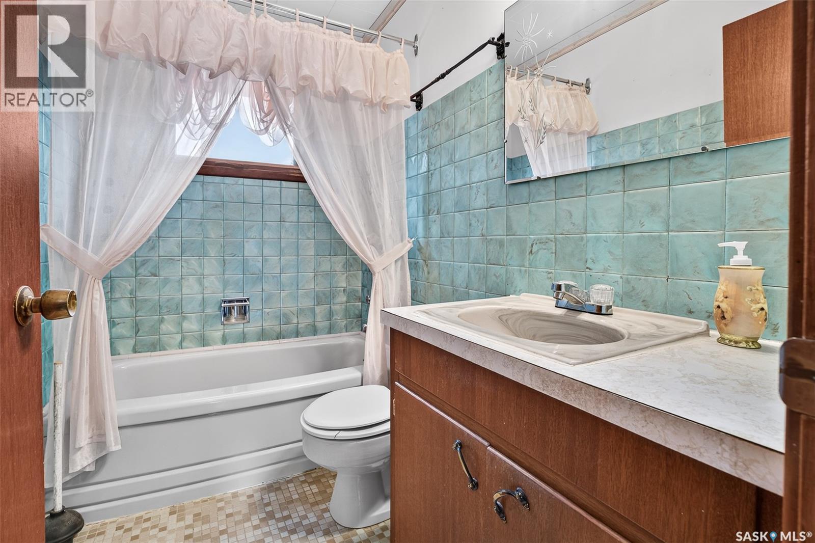 842 Grandview Street W Property Photo 30