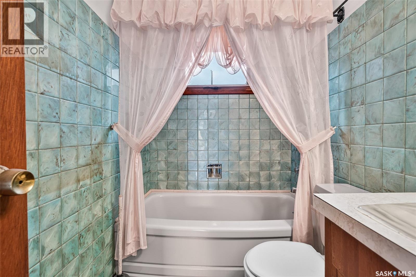 842 Grandview Street W Property Photo 32
