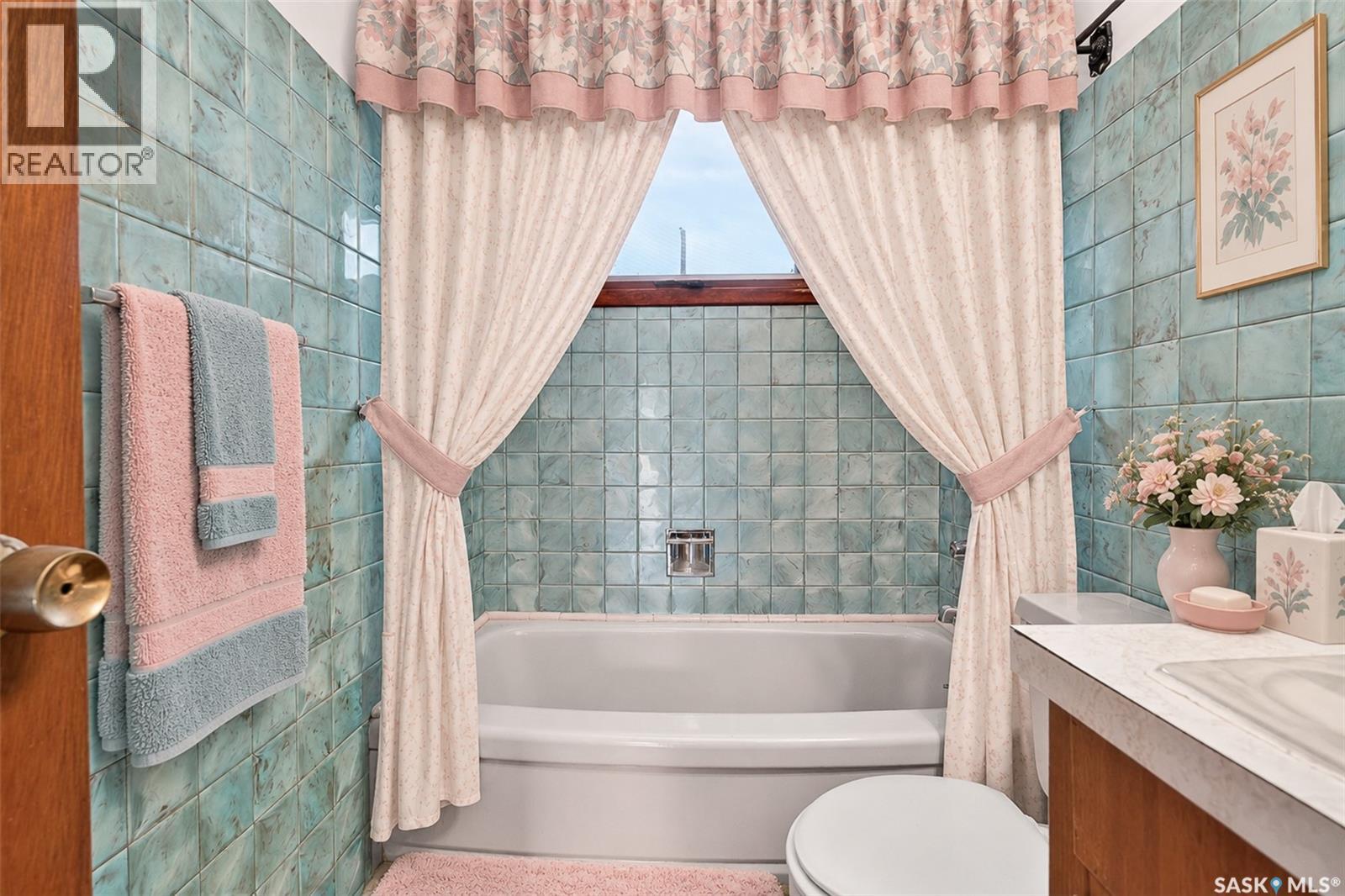 842 Grandview Street W Property Photo 33