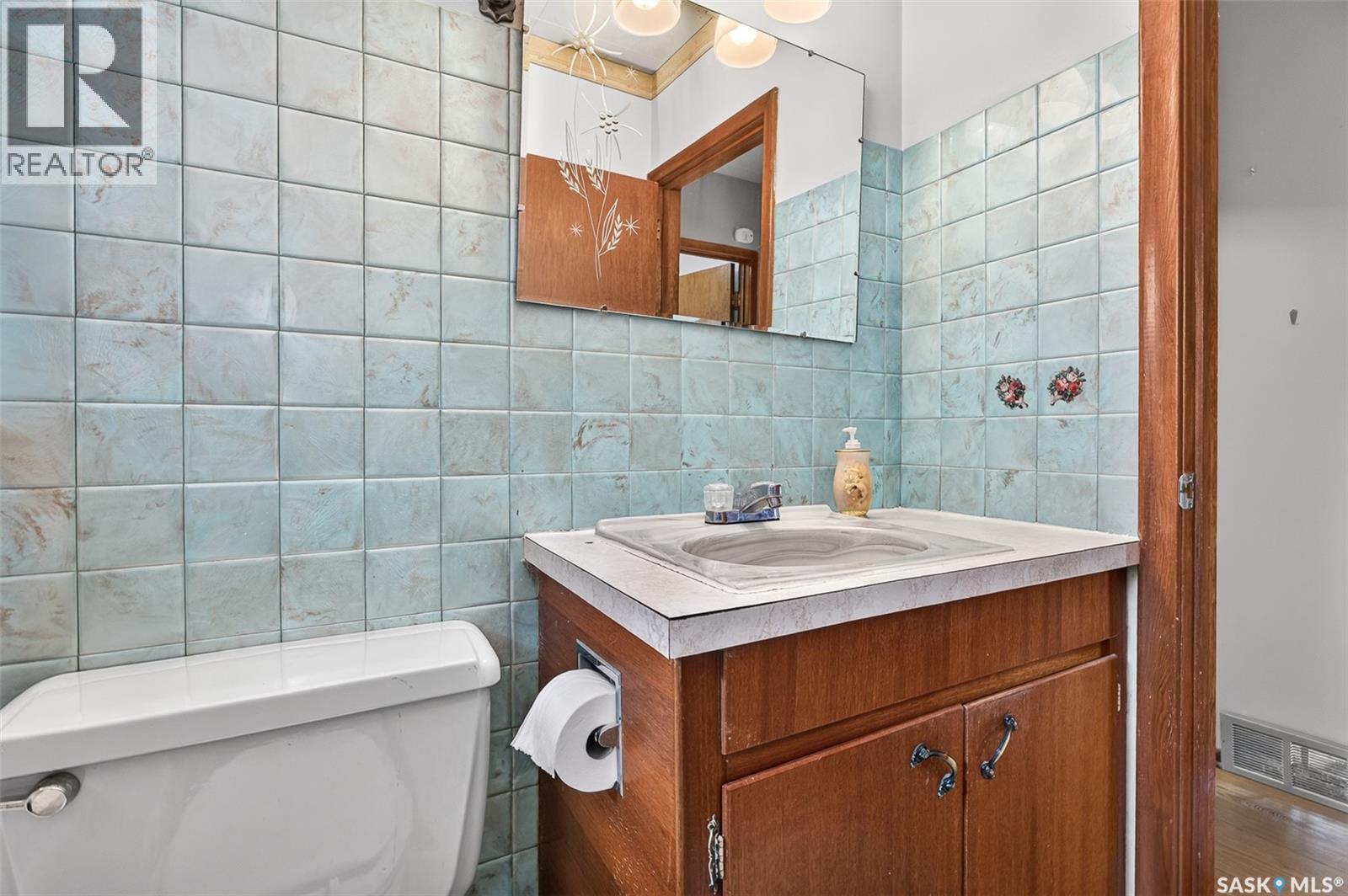 842 Grandview Street W Property Photo 34