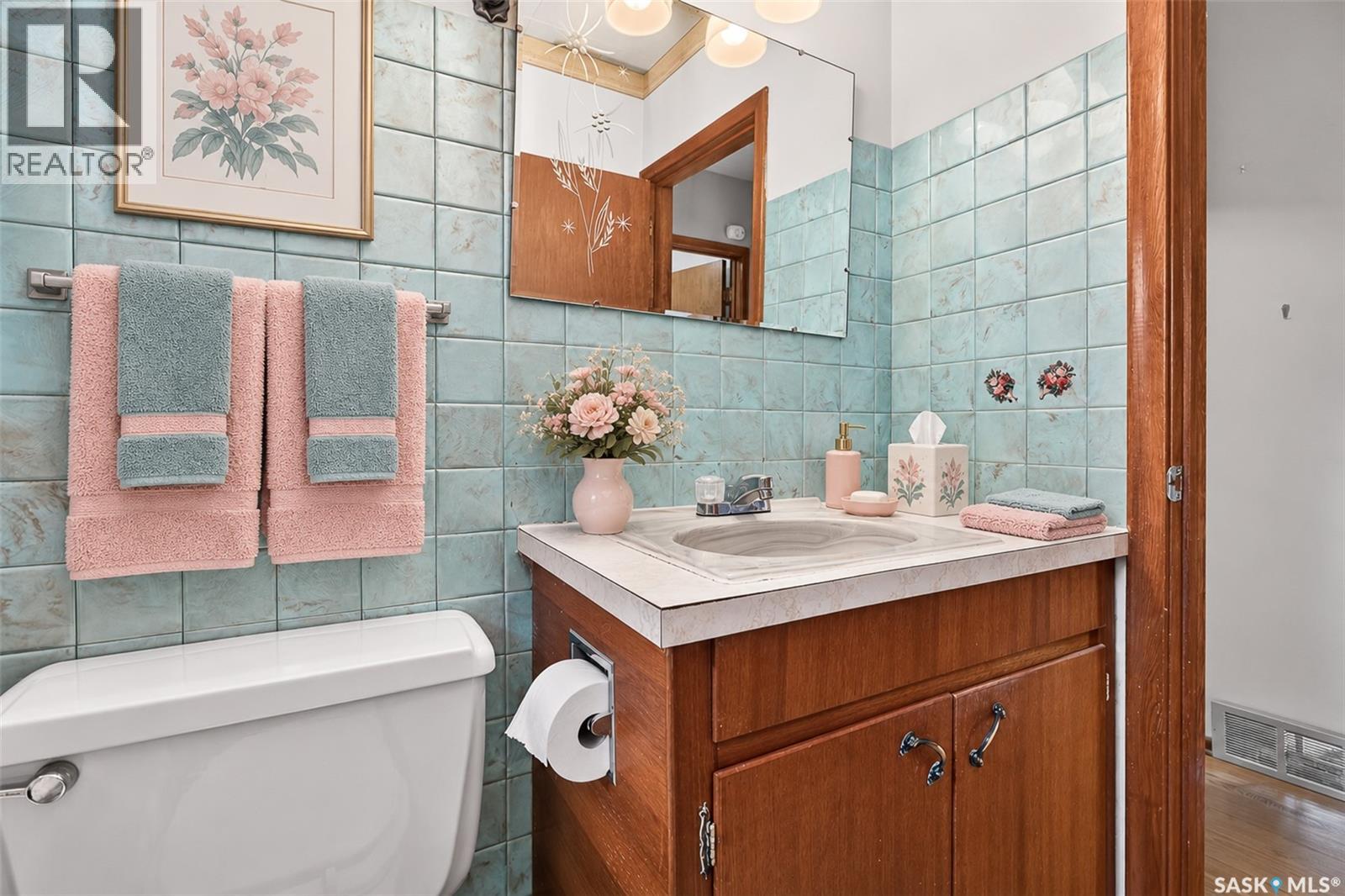 842 Grandview Street W Property Photo 35