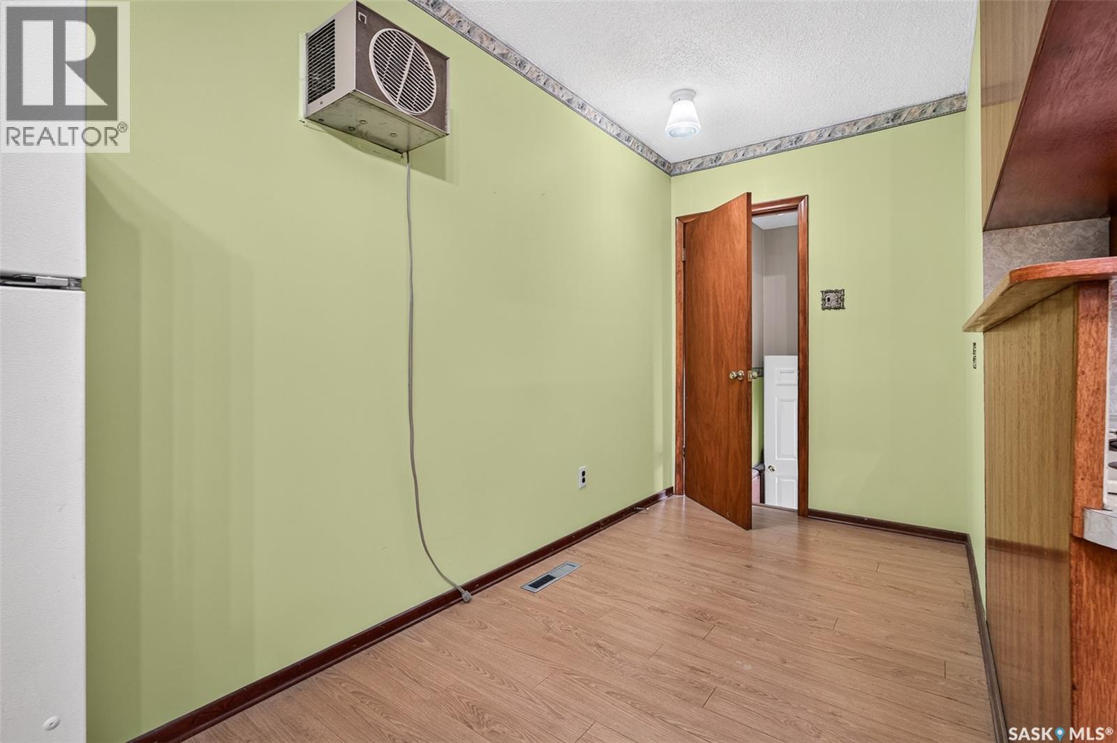 842 Grandview Street W Property Photo 39