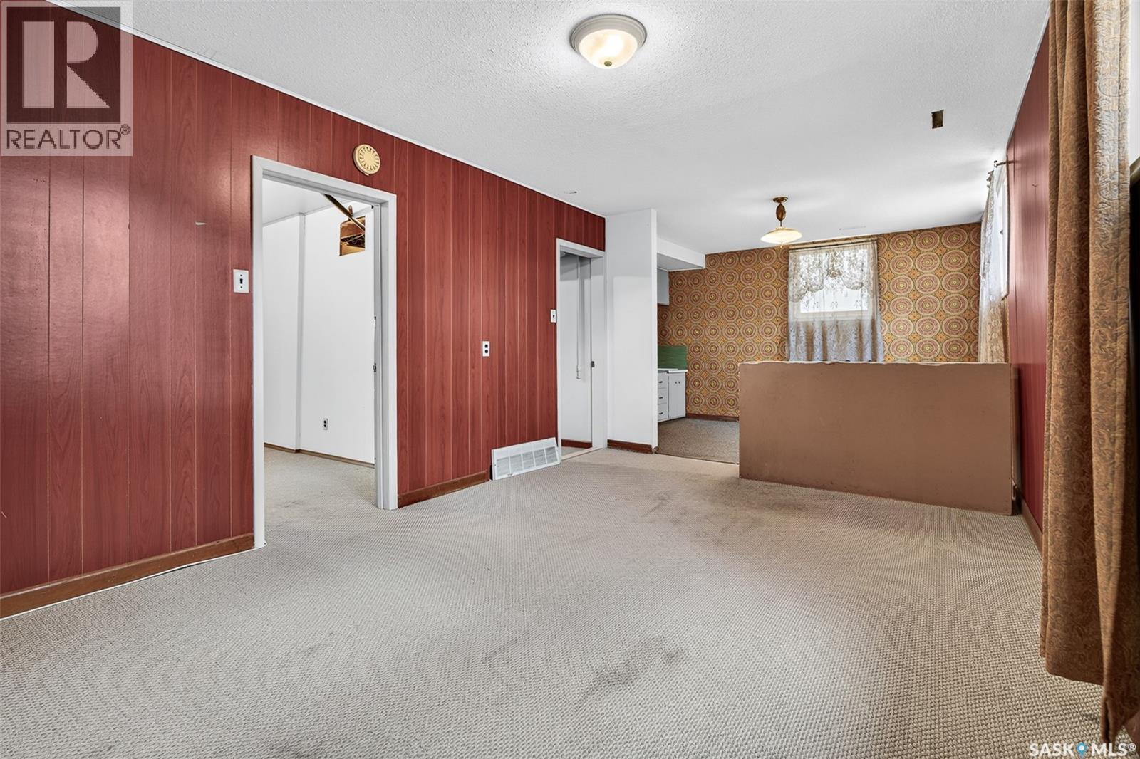 842 Grandview Street W Property Photo 44