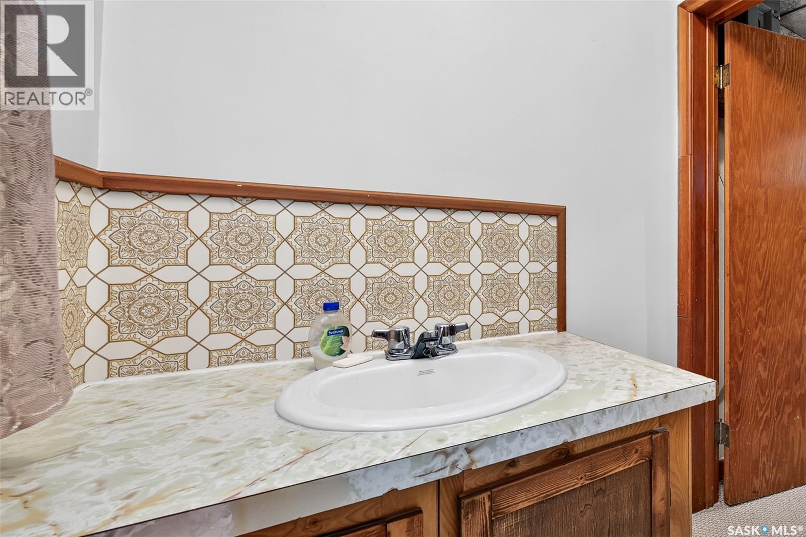 842 Grandview Street W Property Photo 52