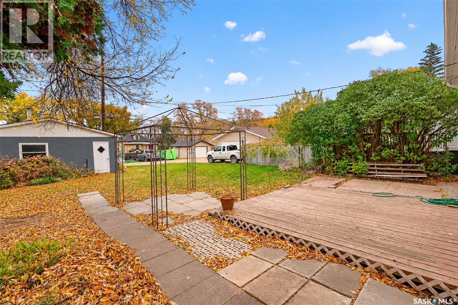 842 Grandview Street W Property Photo 56