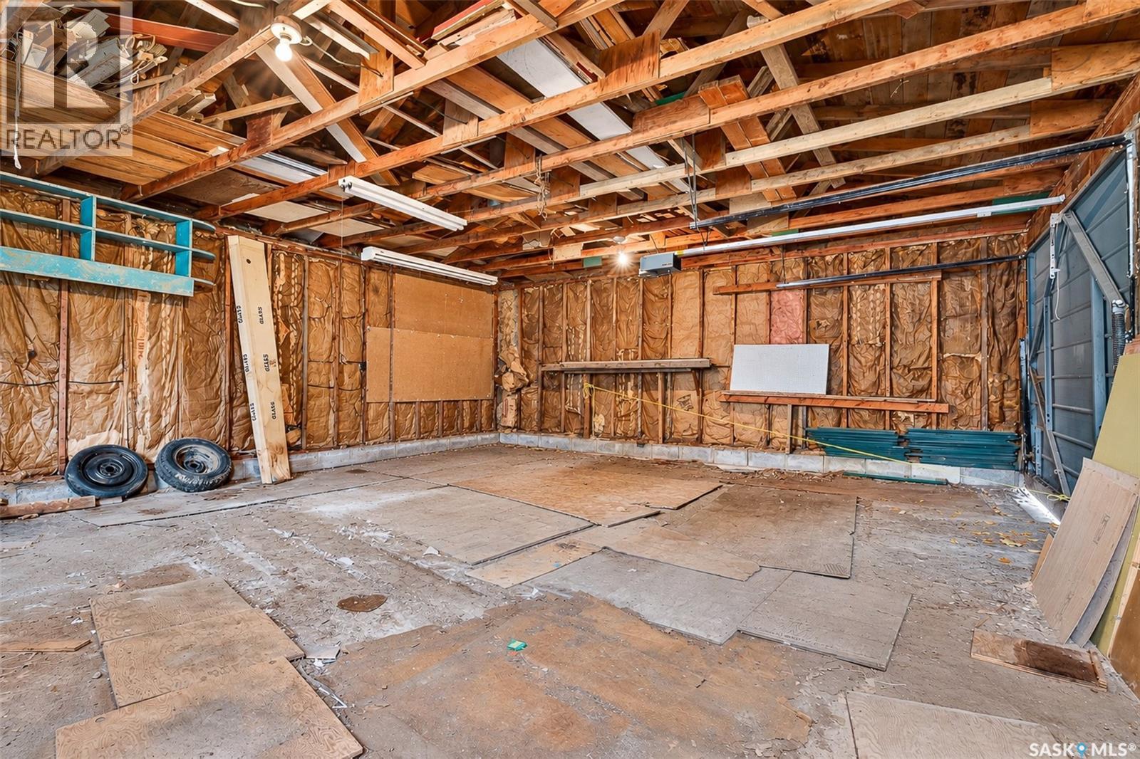 842 Grandview Street W Property Photo 60