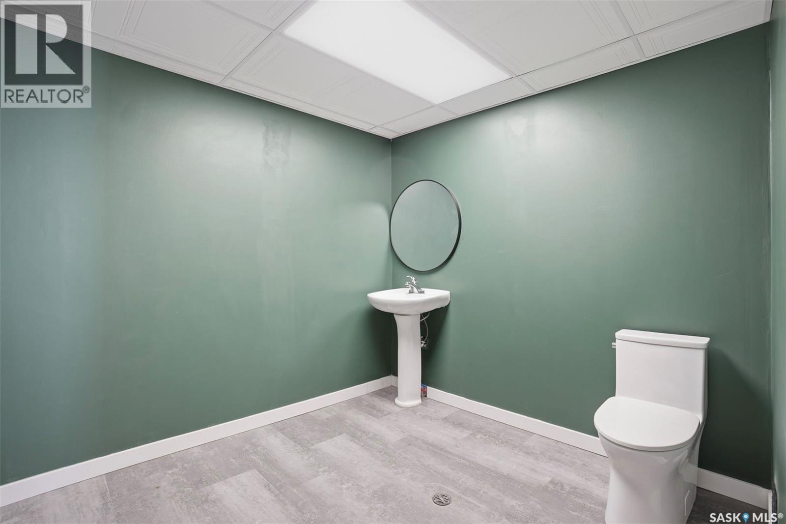 418 20th Street W Property Photo 5